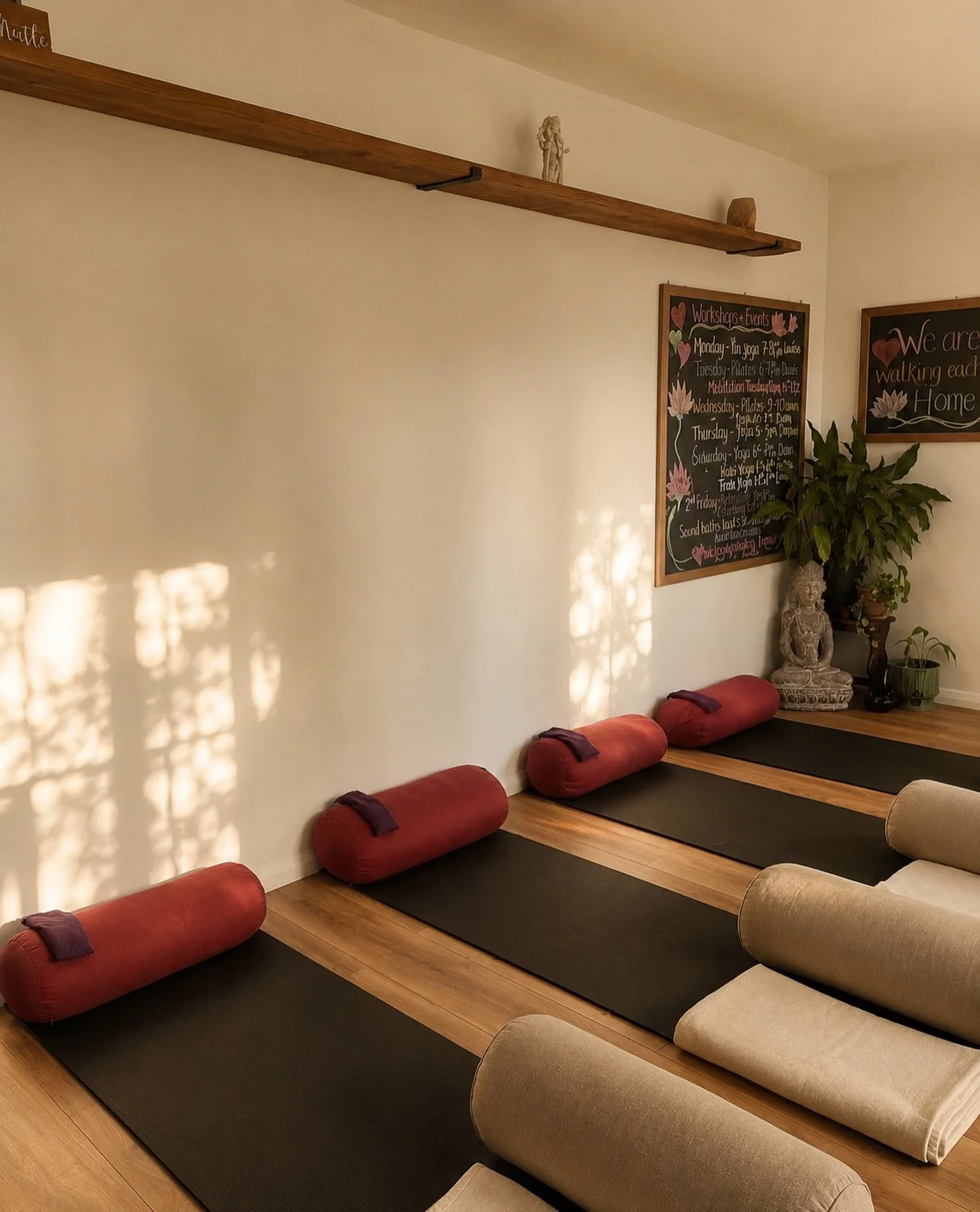 Heart Opening Meditation. 7pm, Leigh-on-Sea.

Imagine walking out lighter than you walked in. Chest open, shoulders down, actually feeling like yourself again.

That&rsquo;s tonight.

An hour of meditation and guided breath work , nervous system focu