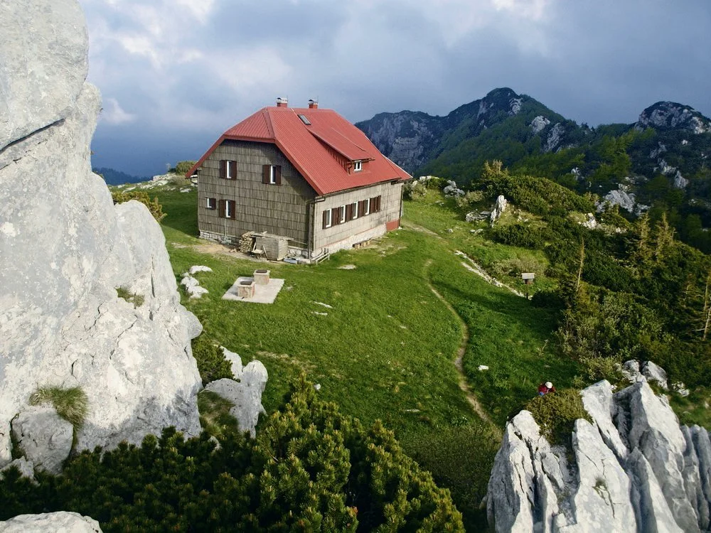 mountains-risnjak-hut.jpg