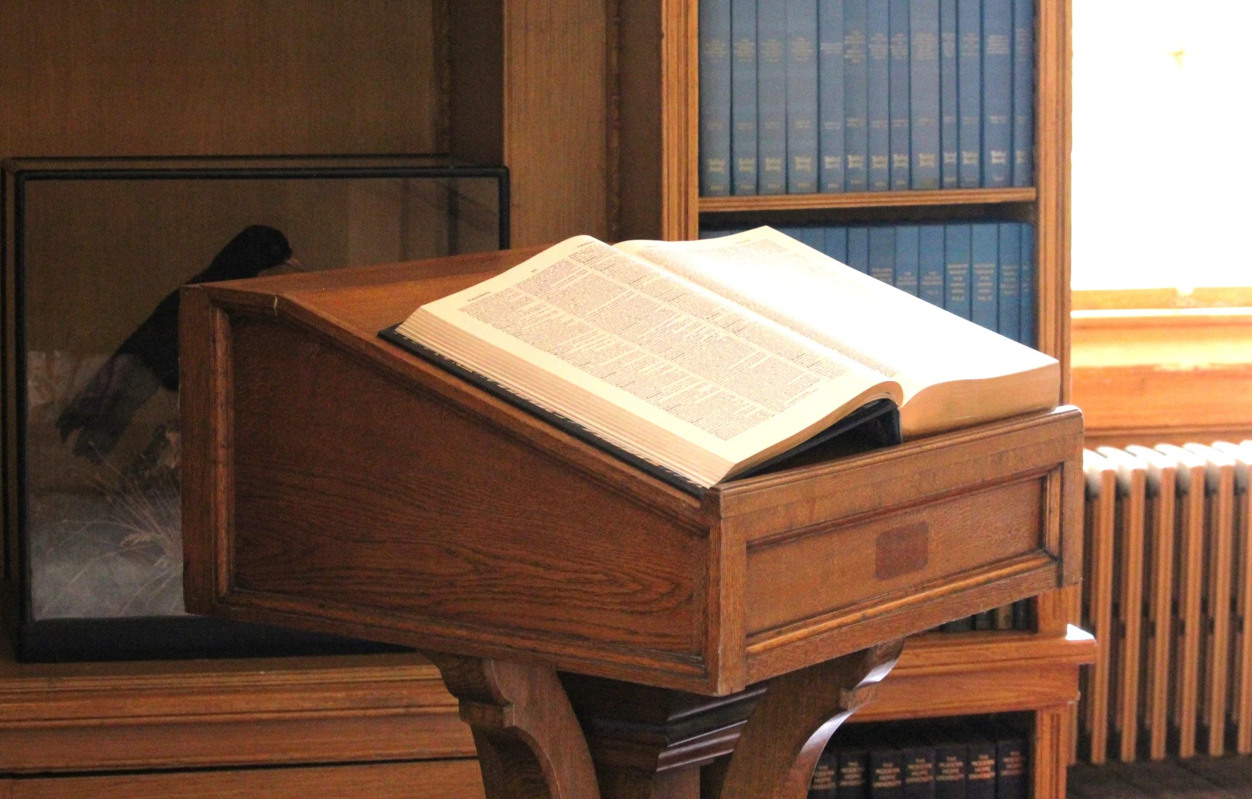 Should leaders speak from behind a lectern?