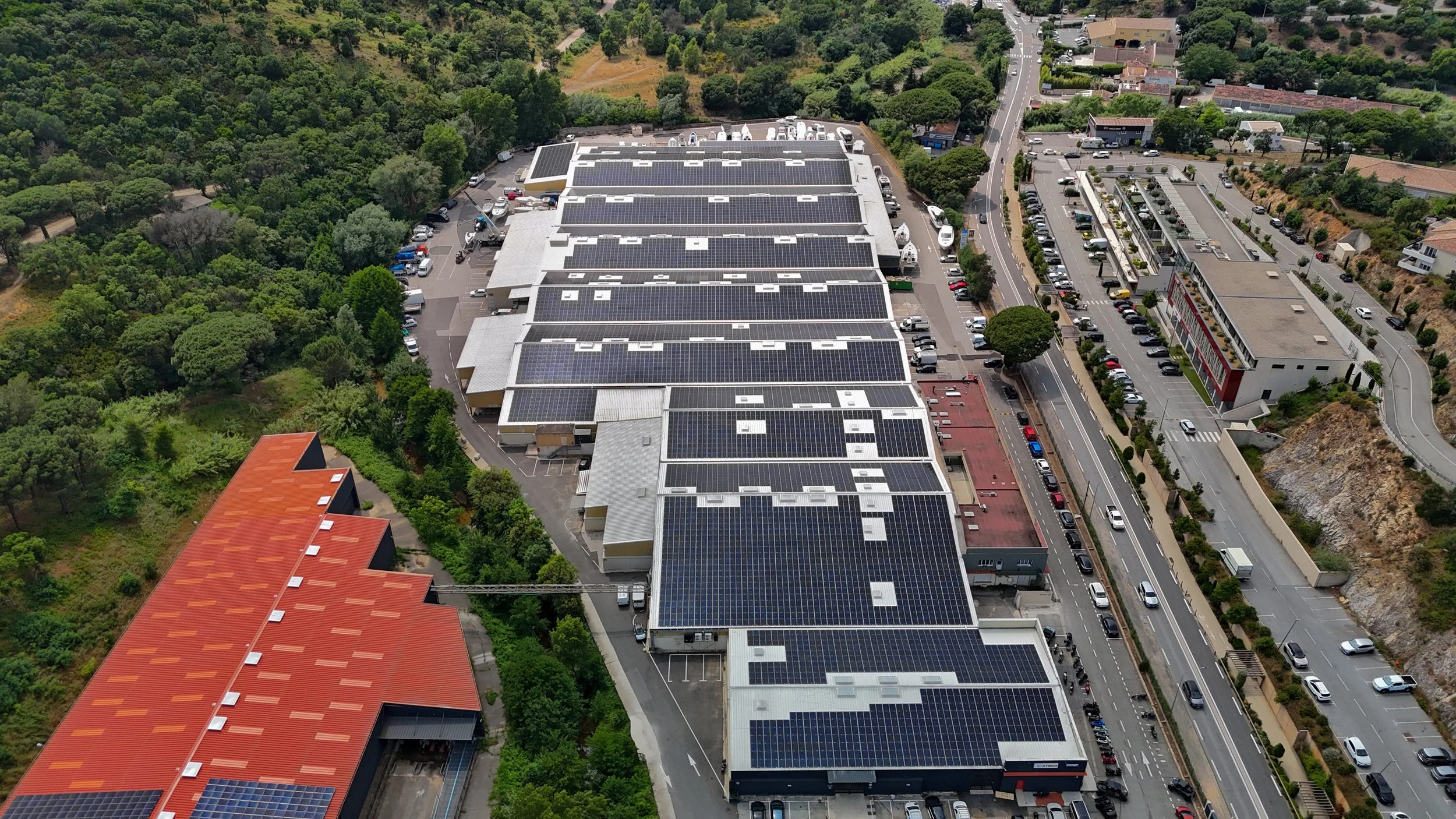 2.7 MWc (Injection Réseau & Autoconsommation)​