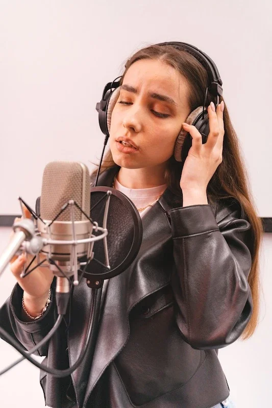A girl singing into a mic.