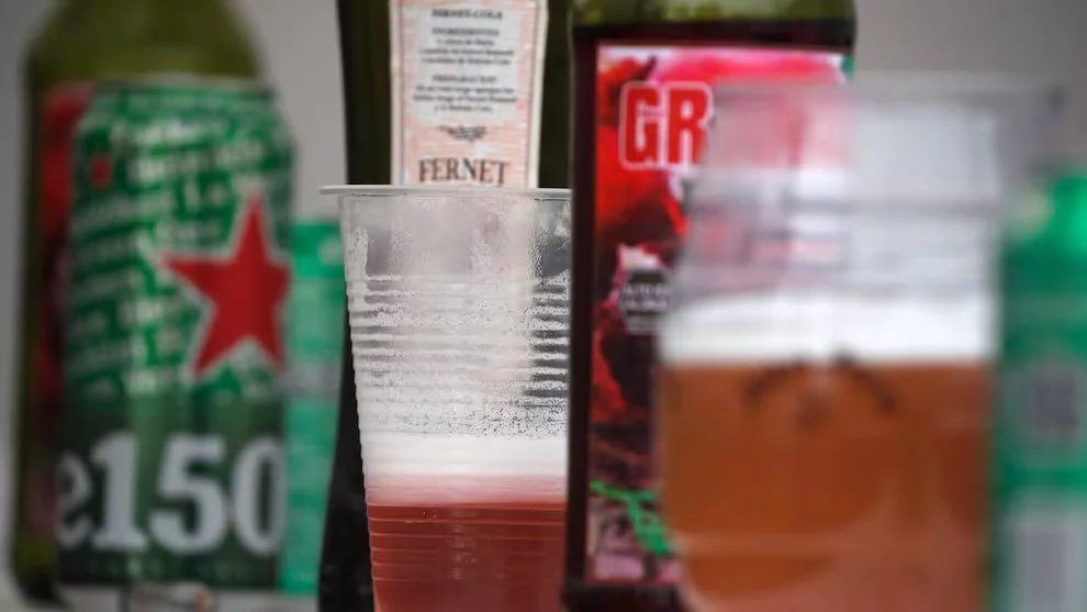 Estudio revela que el 92% de los chilenos cree que el consumo de alcohol en Fiestas Patrias será igual o mayor que en 2024.