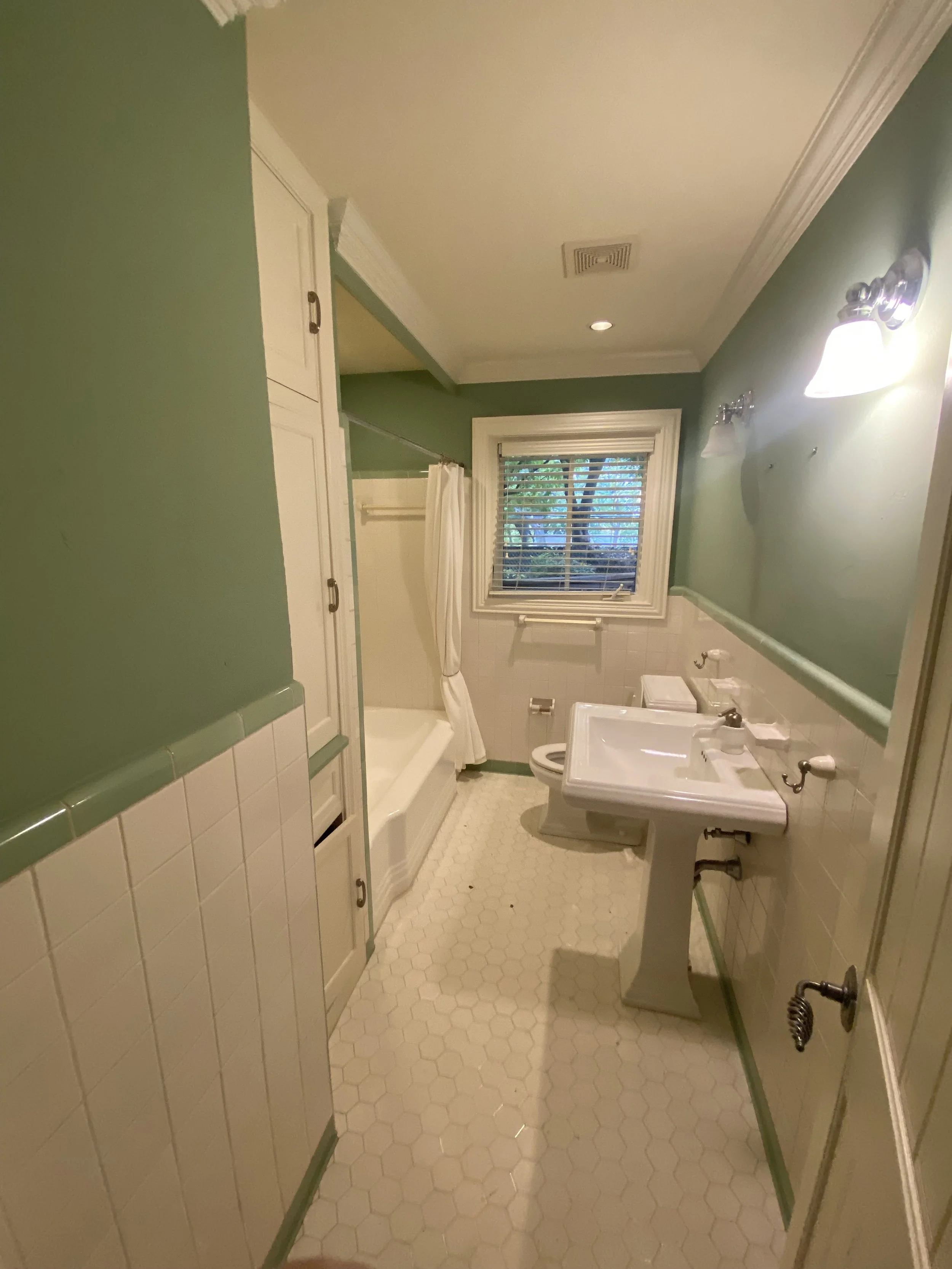 bath 3 before.jpg