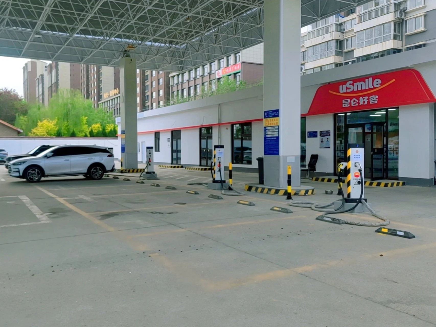 Estación de carga PetroChina – Huanghe Road, Yinchuan, Ningxia.jpg