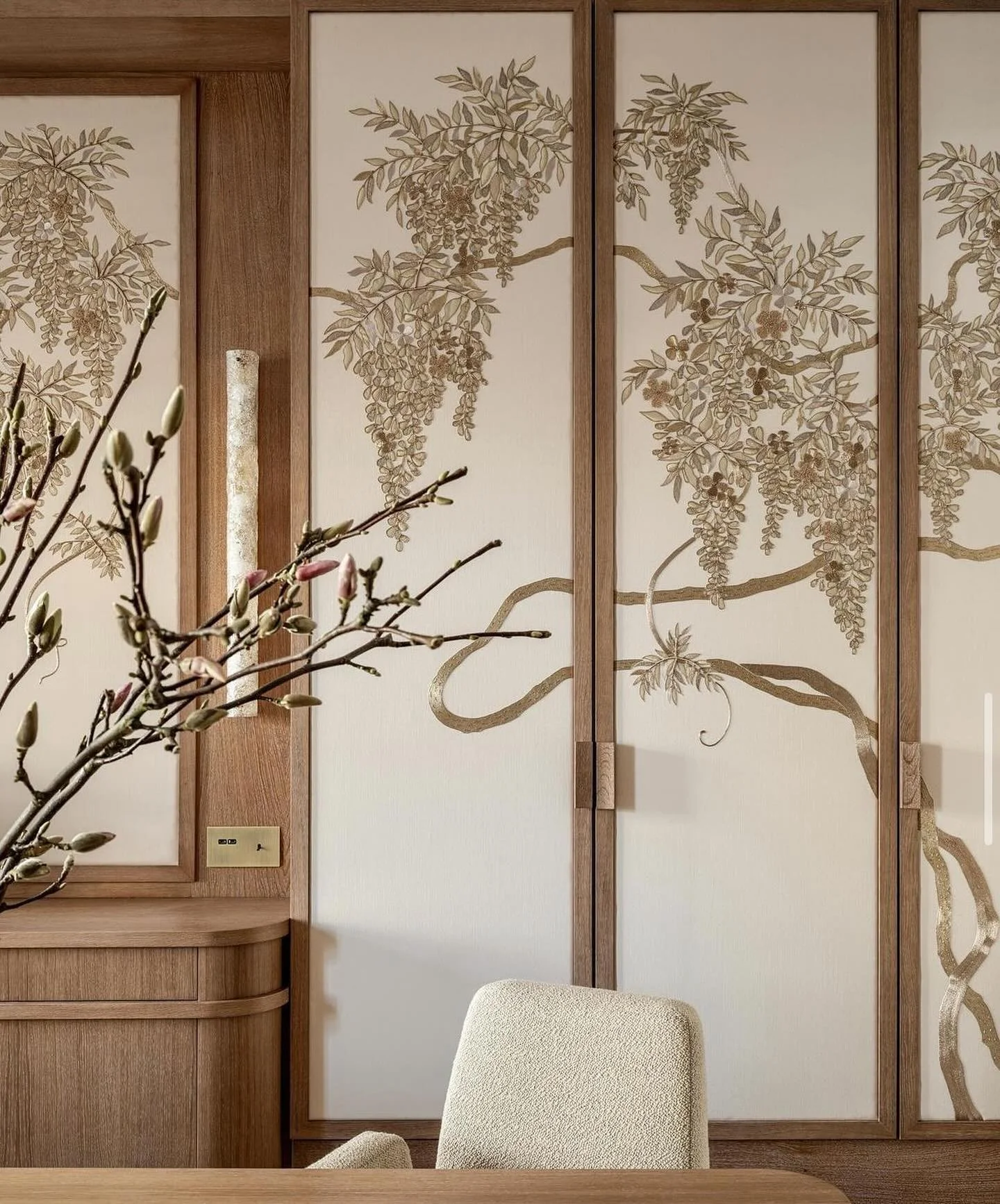 Getting inspired ✨we love when wallpapers are applied on cabinet doors. These are some beautiful examples.

From @irakliz

#inspiration #tailormadefurniture #interiordesign #surmesure #meublesurmesure #wallpaper