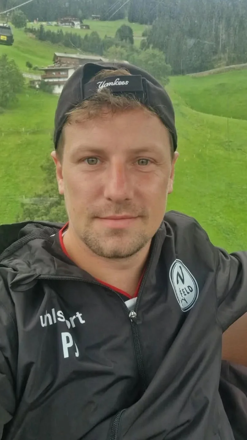 Das Bild ist leer und zeigt keine Gegenstände oder Szenen.