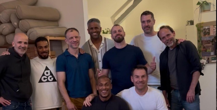 Men connecting at a HeNix circle