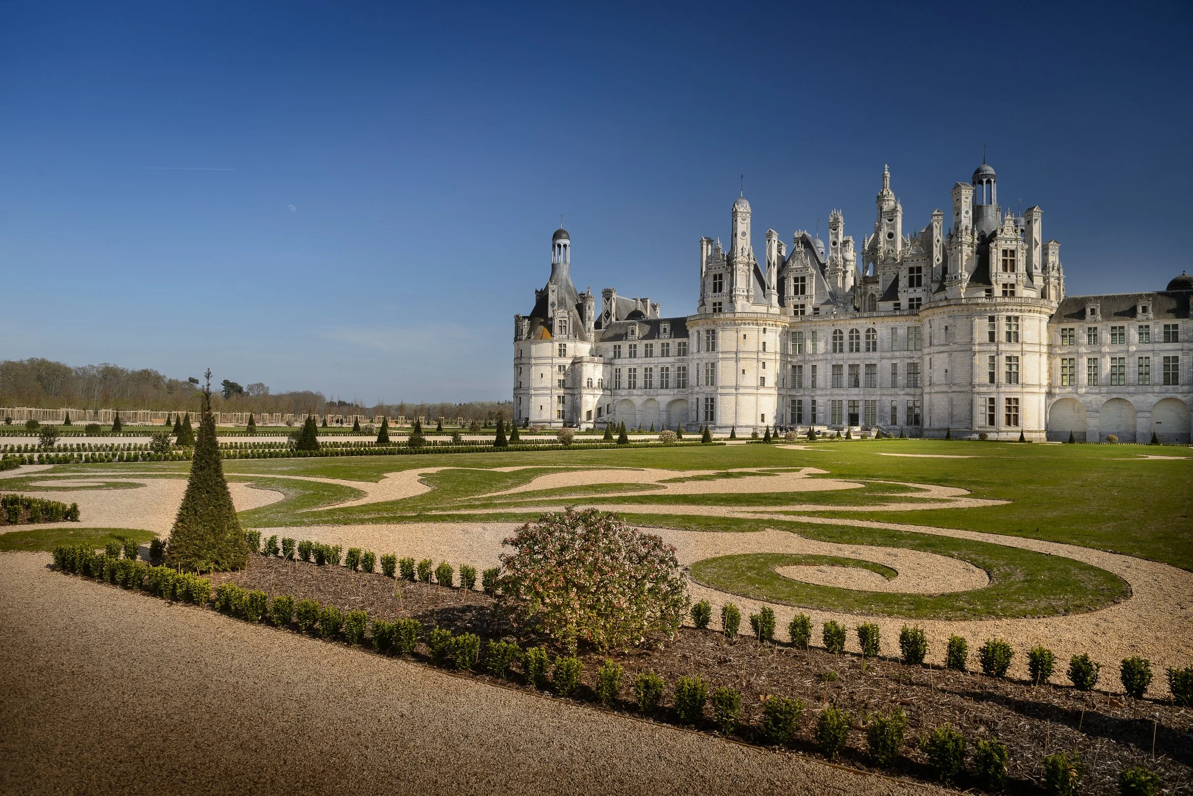 A Guide to the Châteaux and Gardens of the Loire Valley