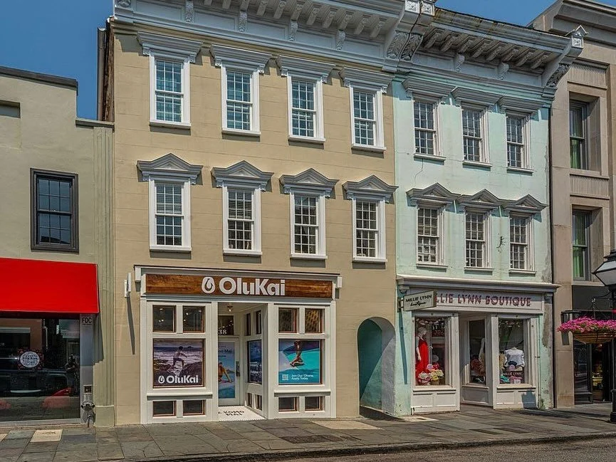 338 King Street | Charleston, SC

Proudly managed by Borough Management Group. Located in the heart of historic King Street, this mixed-use property combines classic Charleston architecture with premier retail and residential spaces in one of the cit