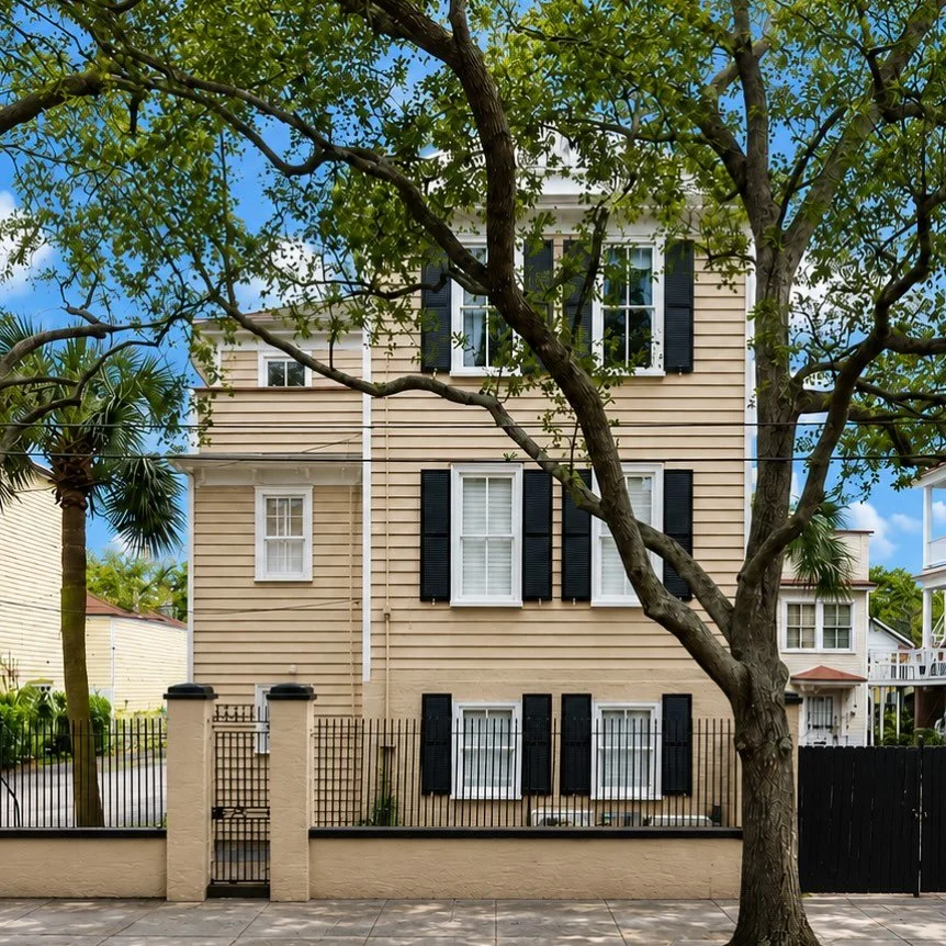 33 Pitt Street | Harleston Village

A charming multi-unit residence nestled in the heart of Charleston&rsquo;s historic Harleston Village. Classic Lowcountry character in one of downtown&rsquo;s most desirable neighborhoods.