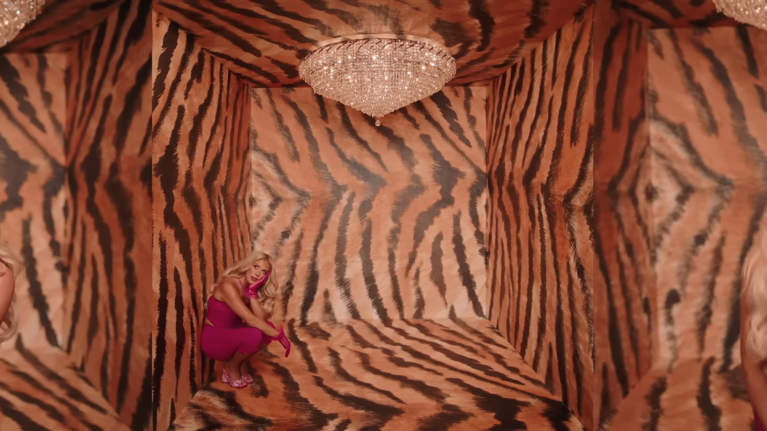 MEGAN MORONEY - MEDICINE LYRIC VIDEO