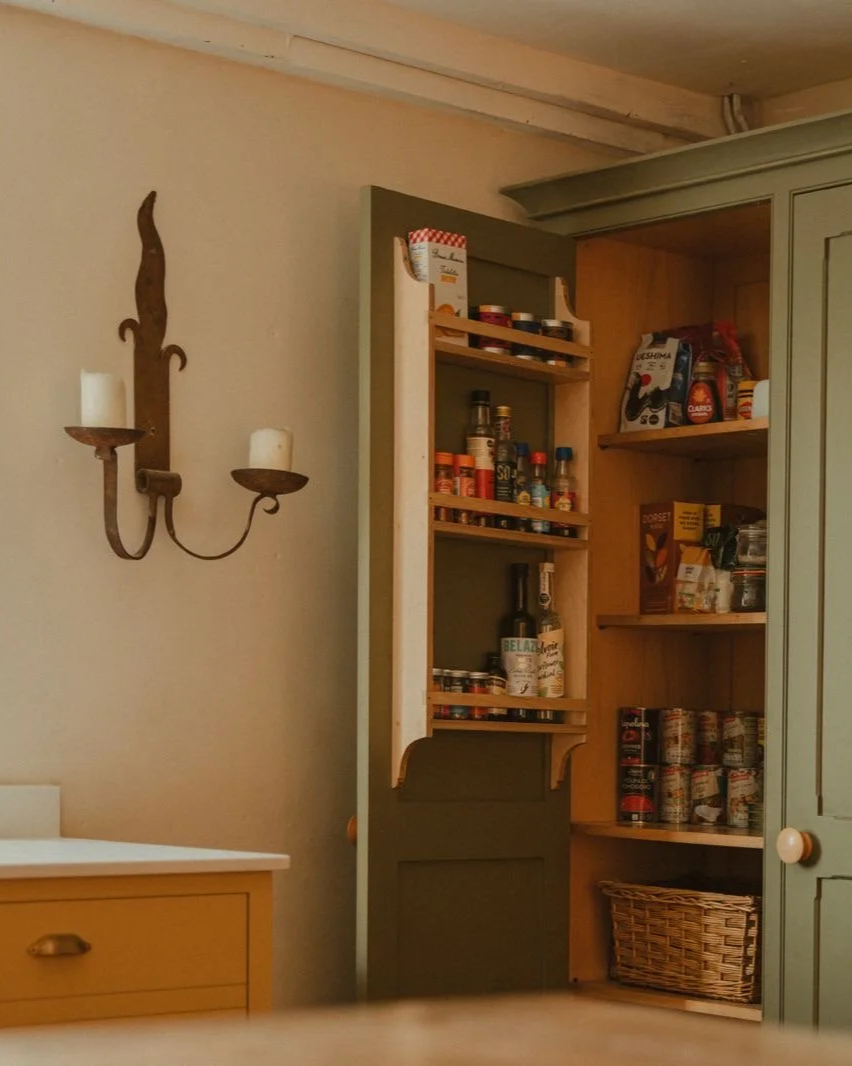 Pantry cabinet