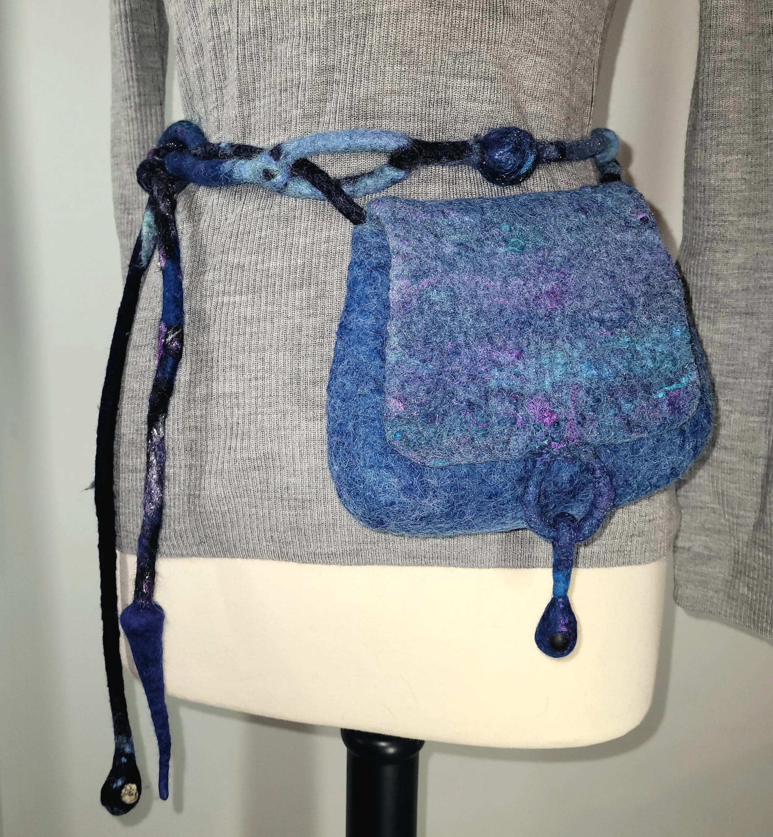 convertible waist pack -cross shoulder.jpg
