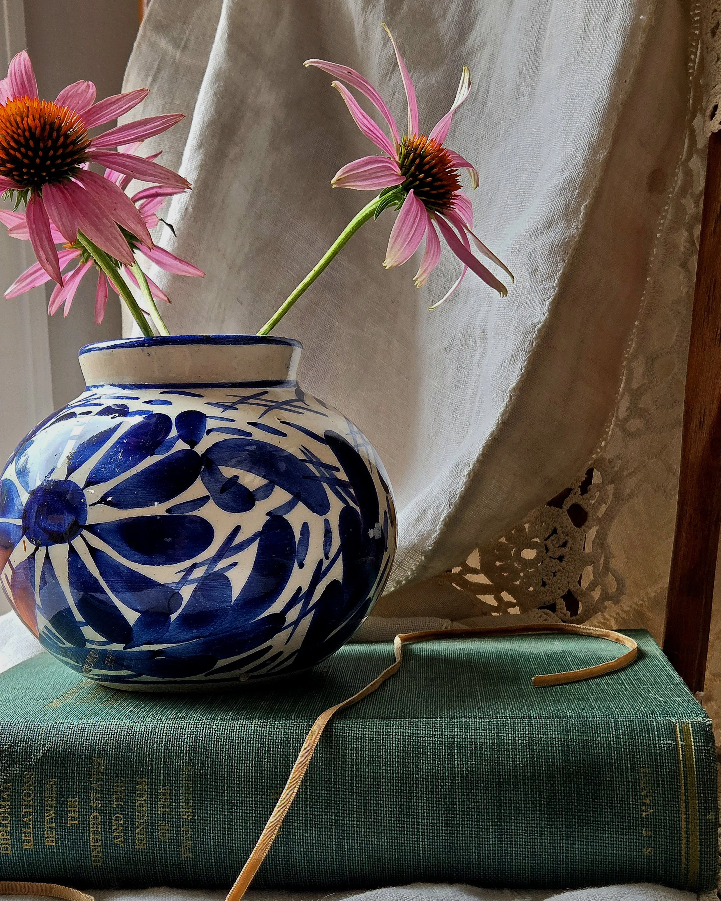 Talavera de la Reina vase, mid 20th c.