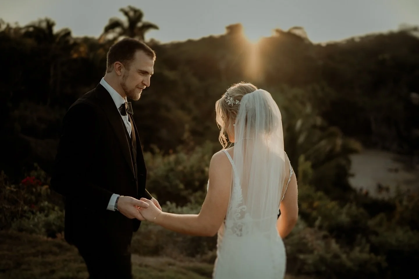 𝐒𝐮𝐧-𝐬𝐨𝐟𝐭 𝐬𝐞𝐜𝐨𝐧𝐝𝐬, 𝐥𝐚𝐮𝐠𝐡𝐭𝐞𝐫 𝐛𝐞𝐭𝐰𝐞𝐞𝐧 𝐬𝐢𝐩𝐬, 𝐚𝐧𝐝 𝐬𝐦𝐢𝐥𝐞𝐬 𝐬𝐭𝐨𝐥𝐞𝐧 𝐛𝐞𝐟𝐨𝐫𝐞 𝐭𝐡𝐞 𝐜𝐚𝐦𝐞𝐫𝐚 𝐤𝐧𝐞𝐰 𝐭𝐨 𝐜𝐚𝐭𝐜𝐡 𝐭𝐡𝐞𝐦.

From golden hour portraits to a cocktail hour under the stars, every momen