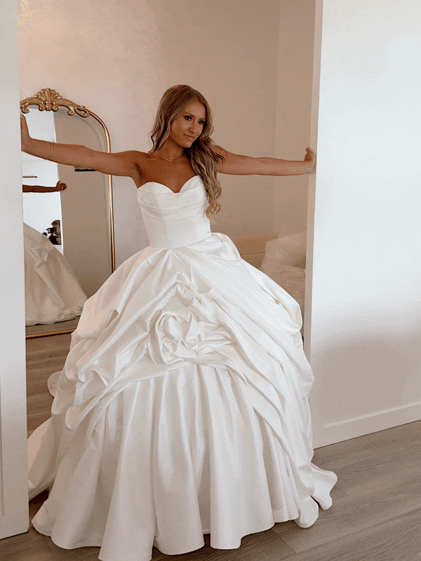 Maisie Boesiger bridal ballgown at The Acreage.