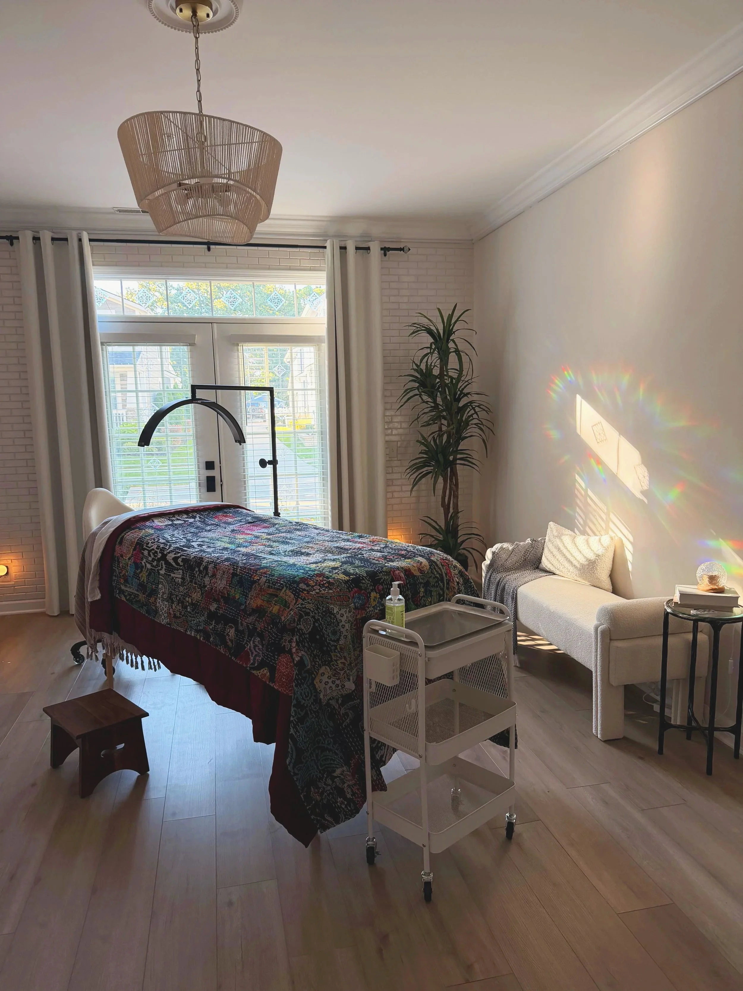 Sunny afternoons = rainbows in the studio :)