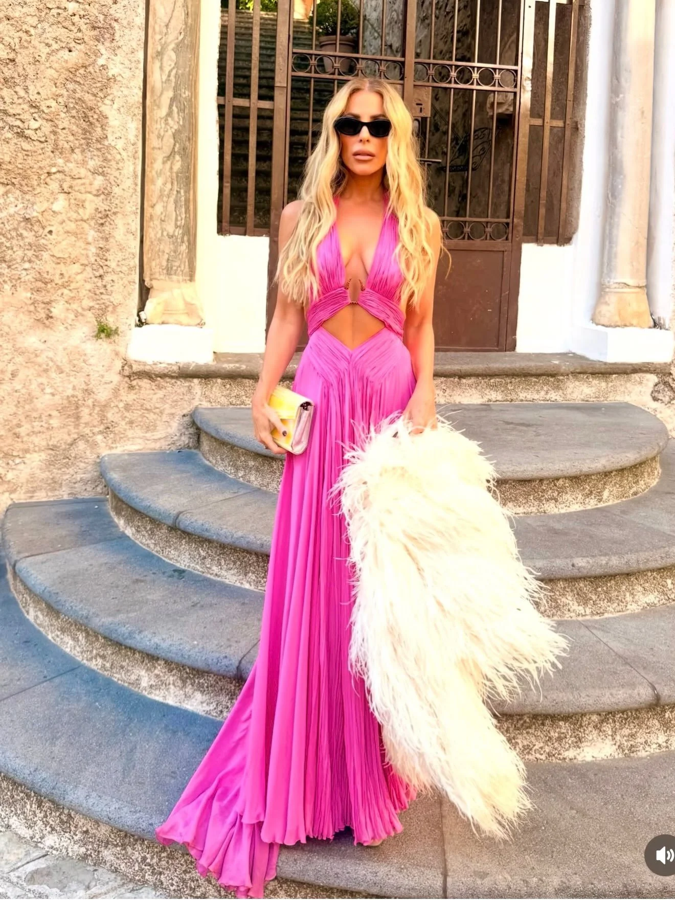 How hot does @tracytutor look in this vintage pink sexy @roberto_cavalli dress?

Rent this exact dress in size 0 at www.janetmandell.com