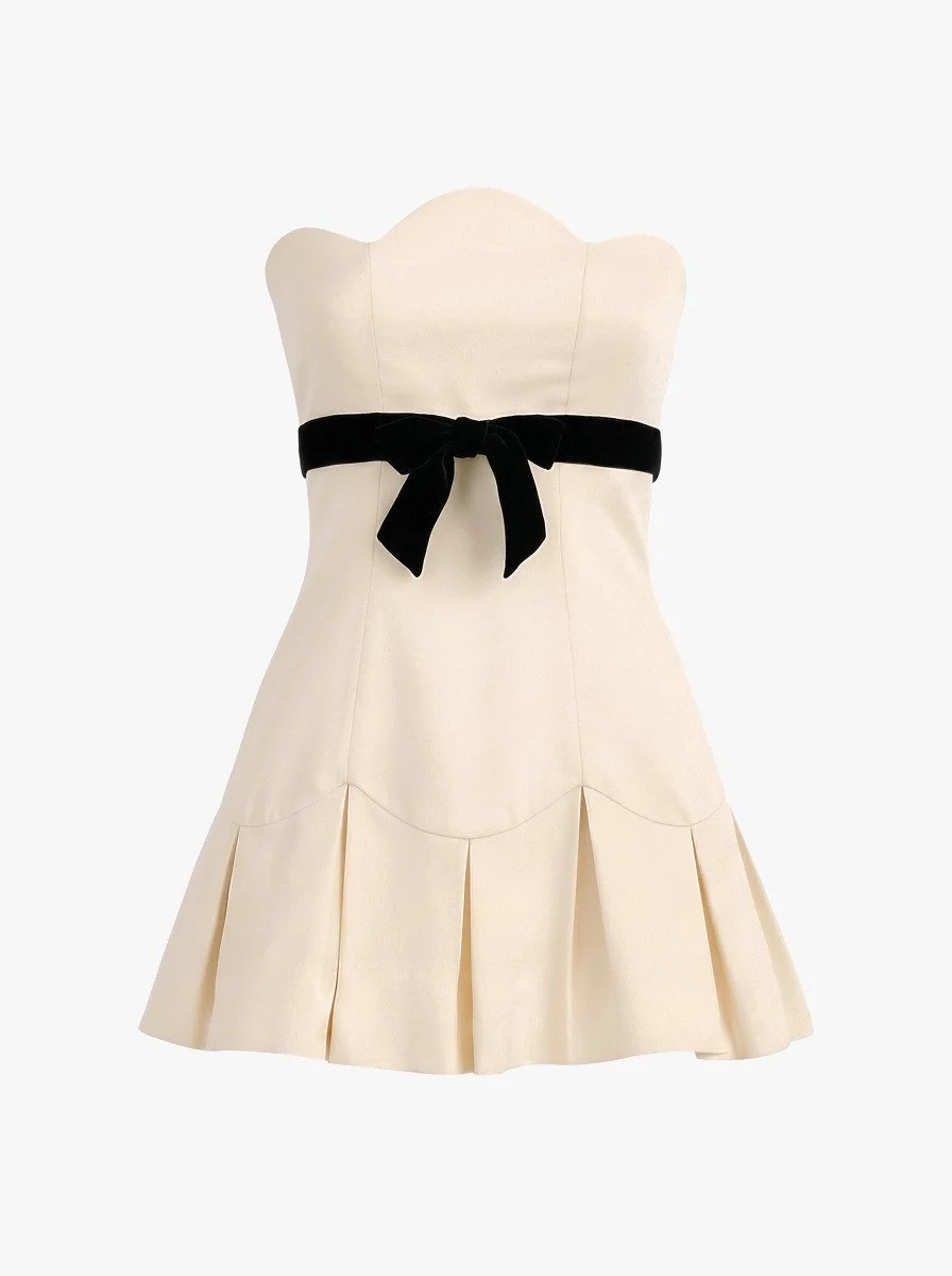 Chanel F/W 1990 Ivory Mini Dress with Bow Detail. Size US 6.