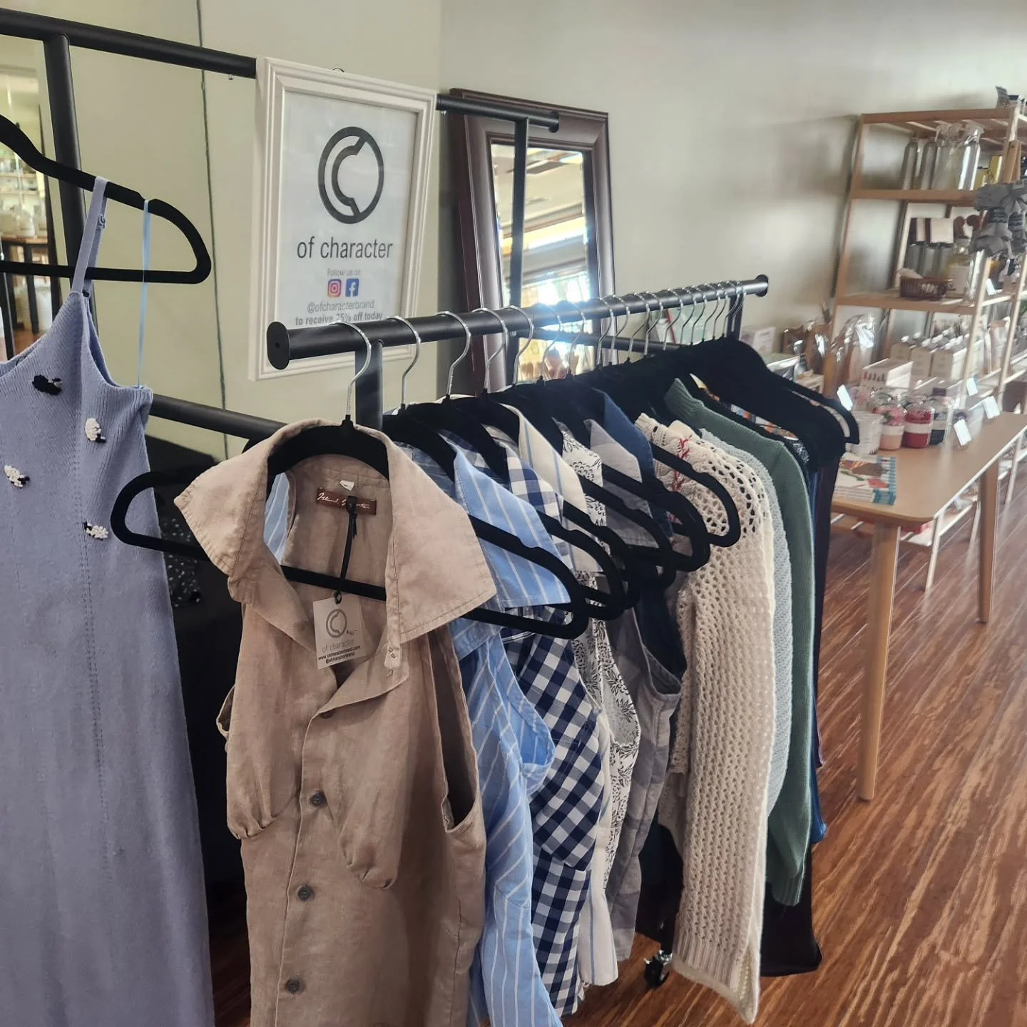 Come on by to @thegreenshop_elsegundo.  It's such a cute shop with great eco-friendly home products and gifts.
@ofcharacterbrand is here at the Mini Maker's Market until 3pm along with @the_swimming_hen this_pair_of_hands @quirk_andquill