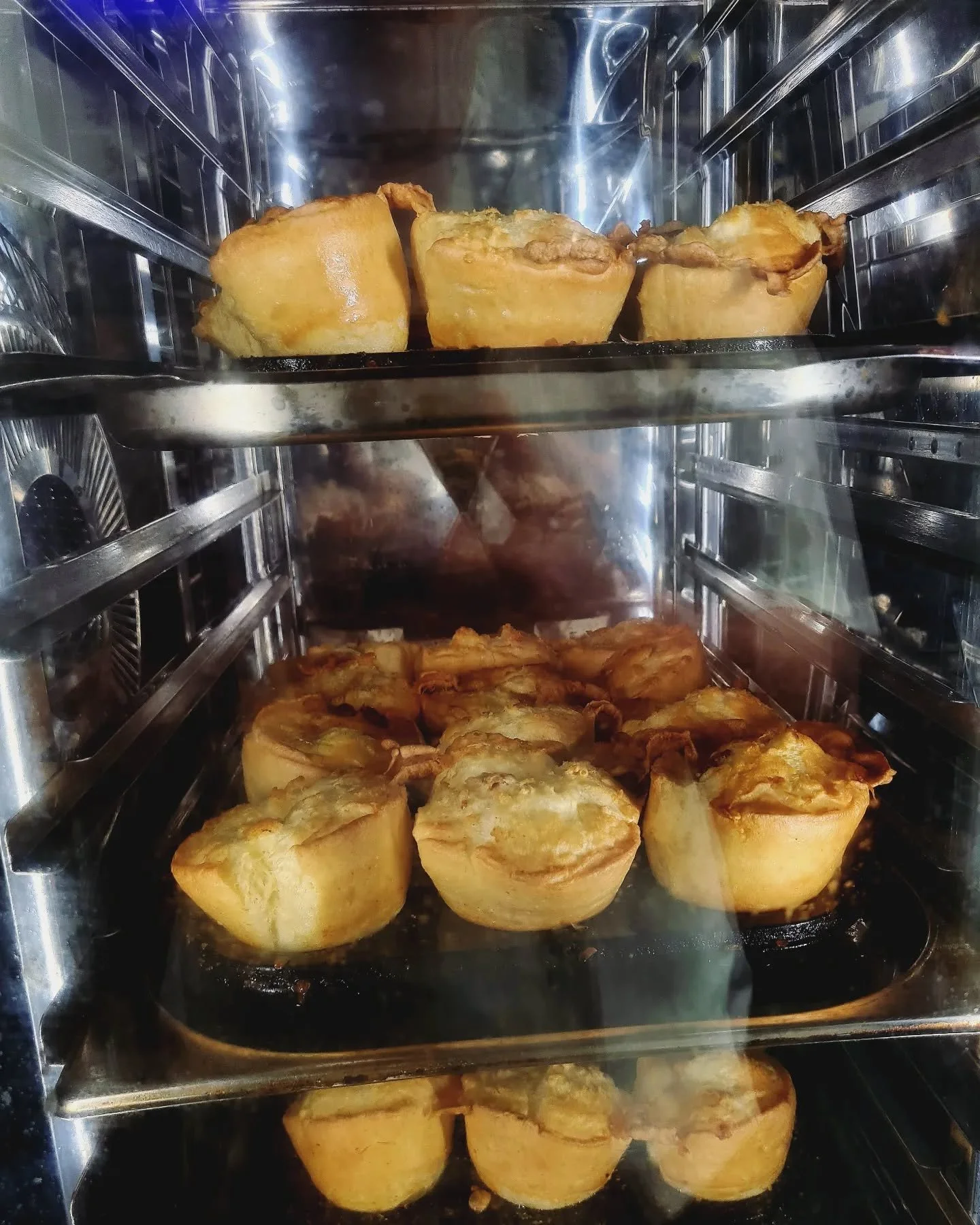 Yorkie time

#roastdinner #prep #yorkshirepudding #yorkie #fresh #sunday #sundayroast #cheflife #chef