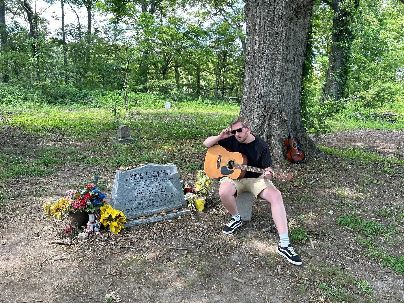 Strum your guitar with Robert Johnson.