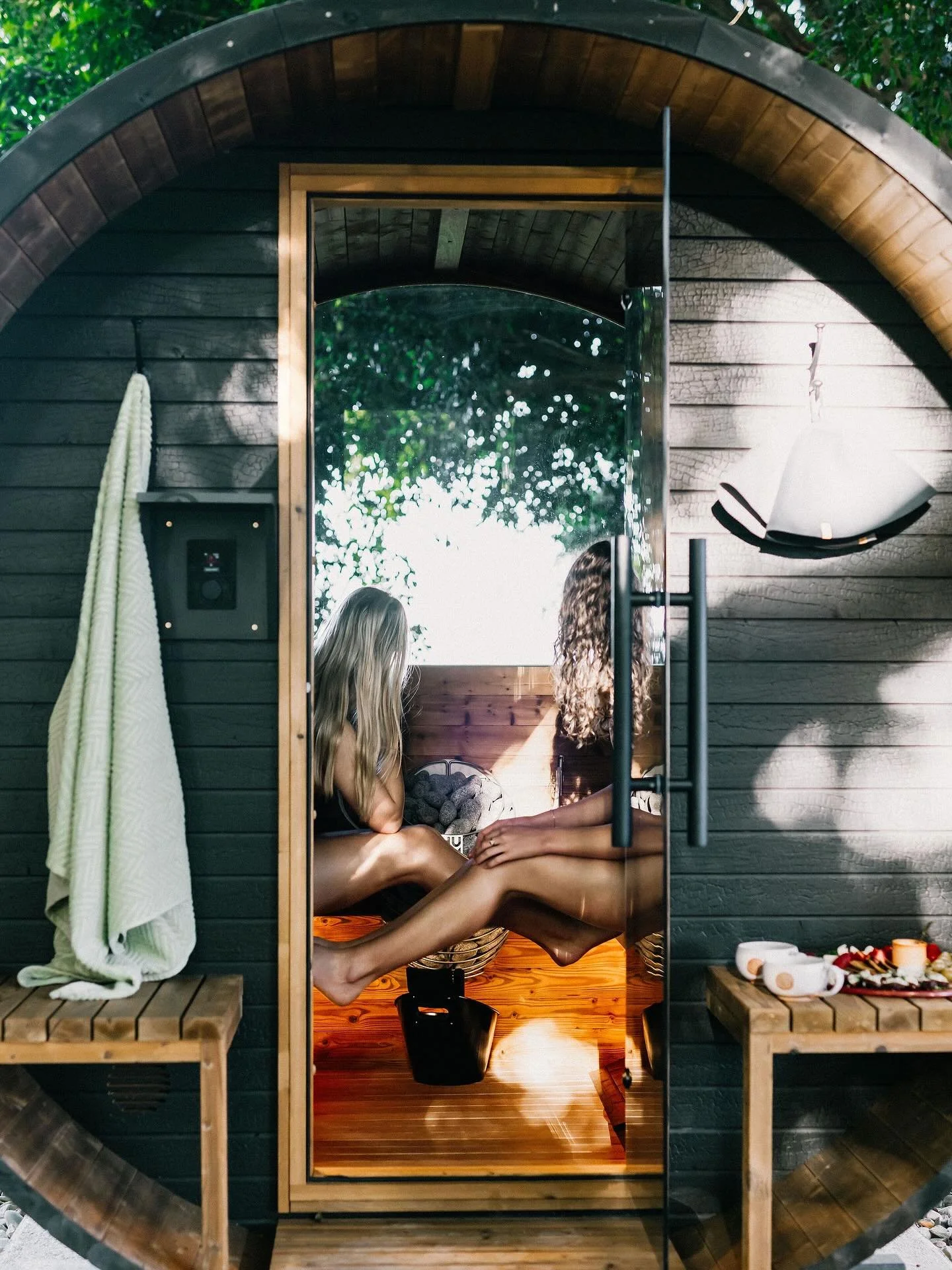 Tempted much to get uncomfortable in the beauty? 🔥🔥🔥

#barrellsauna #sorelle #sevensistersgrove #paradise #sanctuary #oursorelle #themotherstemple🦚