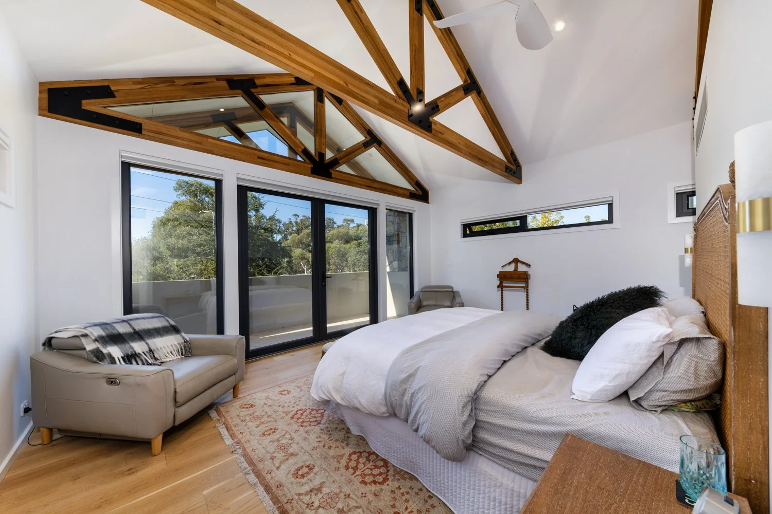 captain-cook-cresent-narrabundah-bed-1.jpg