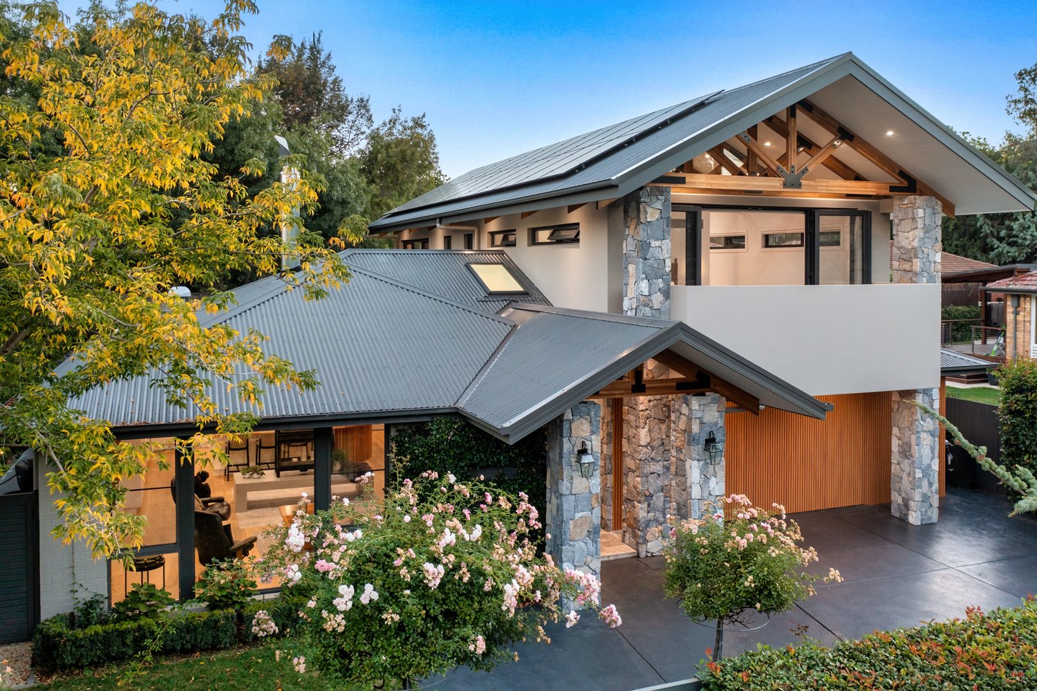 captain-cook-cresent-narrabundah-house-at-dusk.jpg