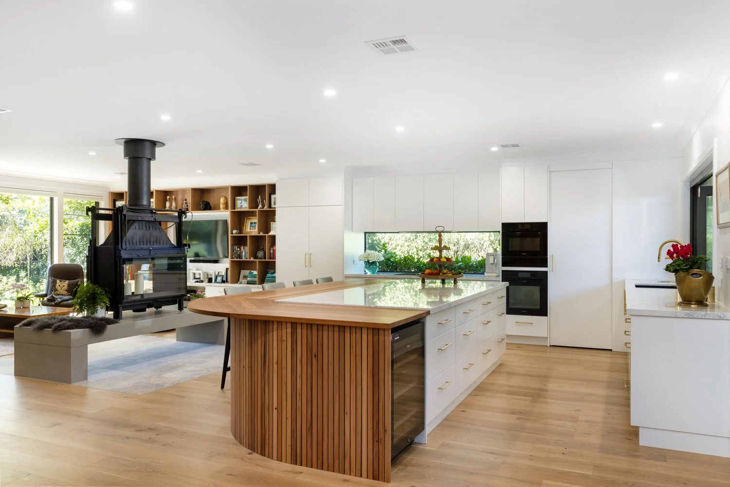 captain-cook-cresent-narrabundah-kitchen.jpg
