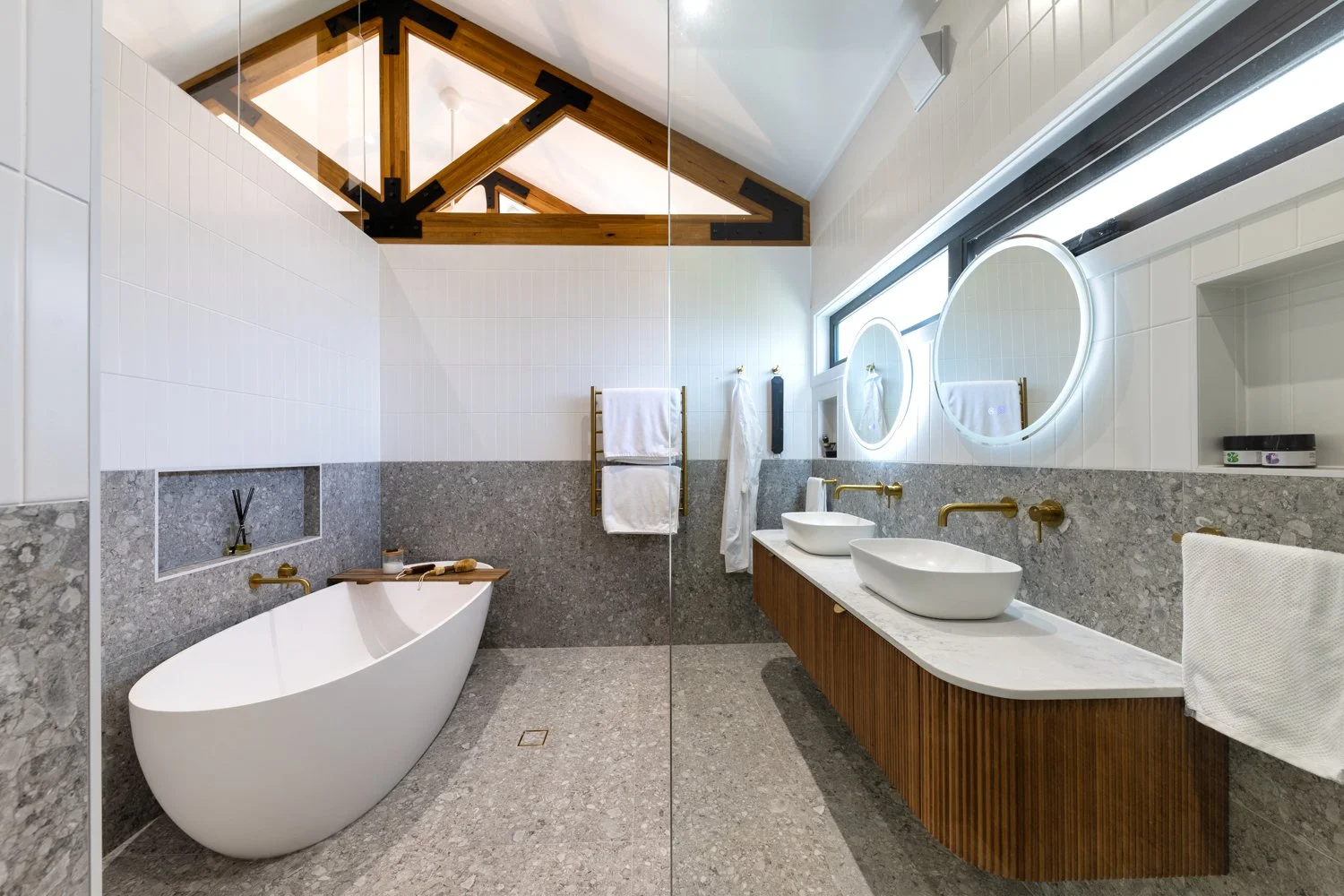 captain-cook-cresent-narrabundah-ensuite.jpg