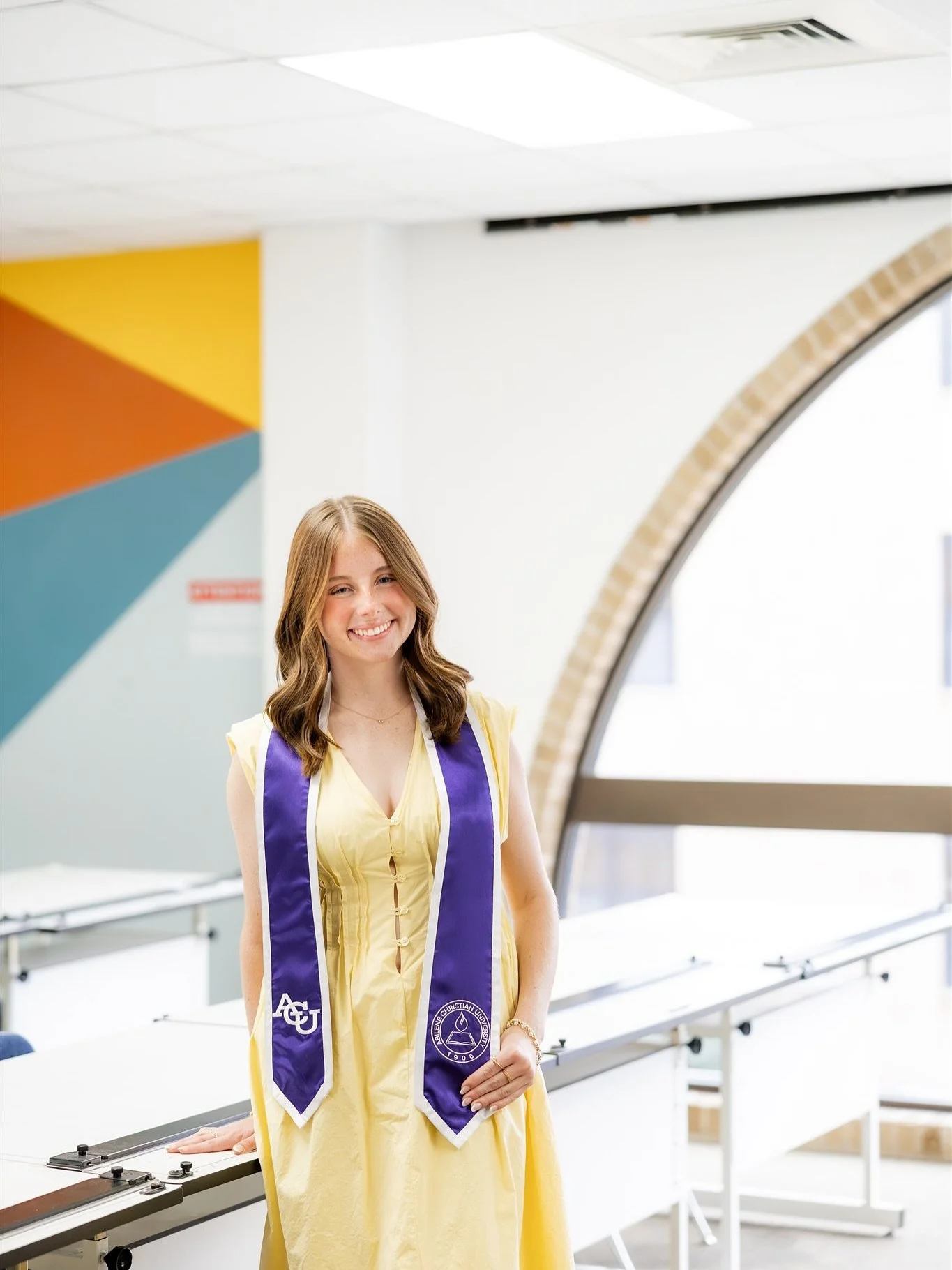 Forever biased that Don Morris is the best building to take grad photos in 🤷🏼&zwj;♀️🎨 

This shoot with @madisonmestan was just so fun and colorful!

#texasphotography #texasphotographers #seniorphotoshoot #collegegraduation #collegegradshoot #col