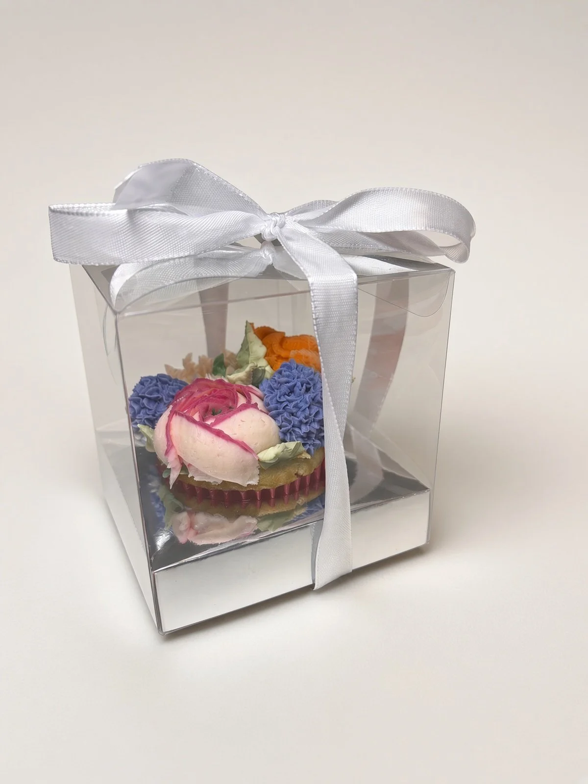 Single Hand Piped Cupcake in Clear Gift Box