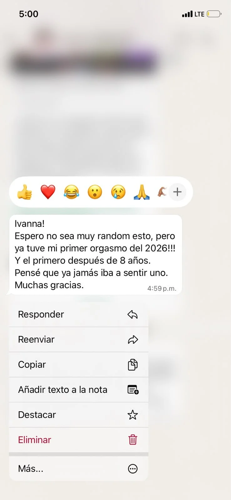 Mensaje de texto en un teléfono móvil que comparte una experiencia personal sobre el primer orgasmo en 2026, después de 8 años, dirigido a Ivanna, con emojis en la parte superior.