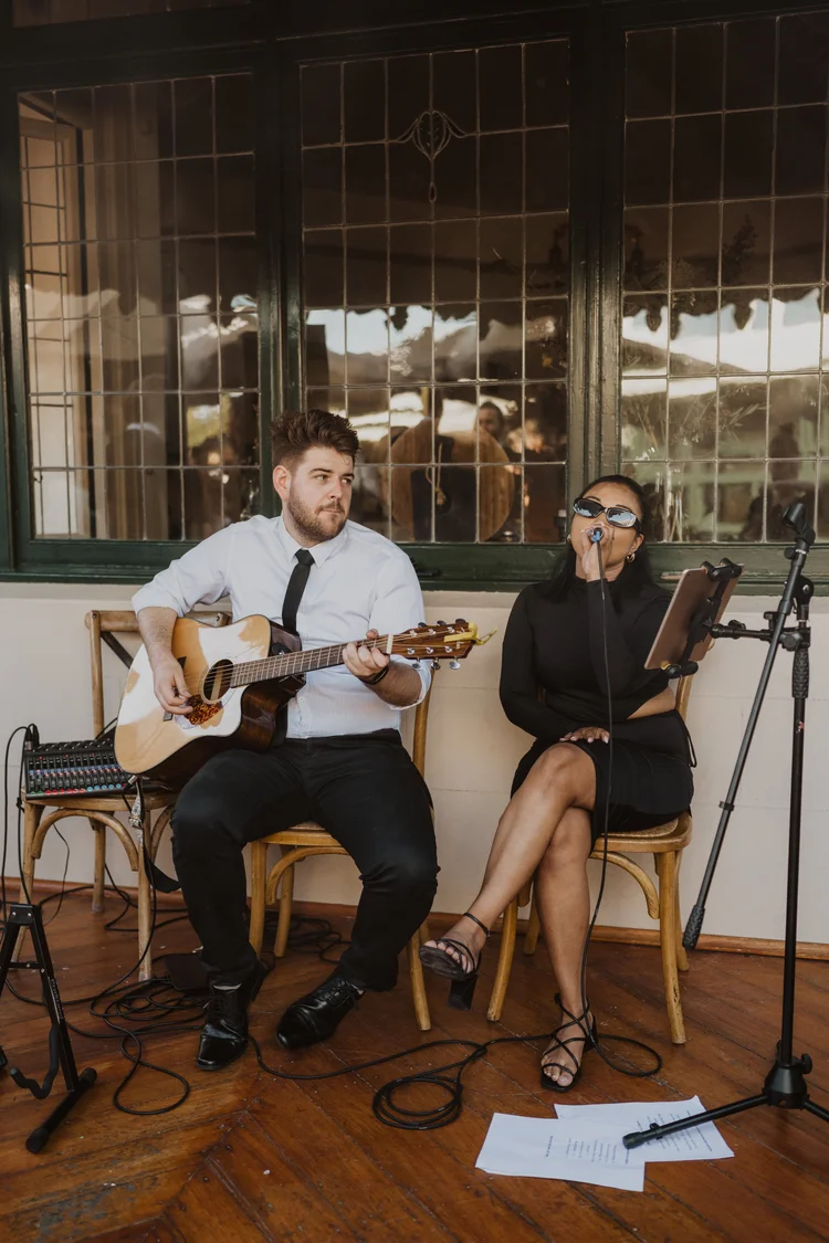 Julienne Mae performing with a guitarist