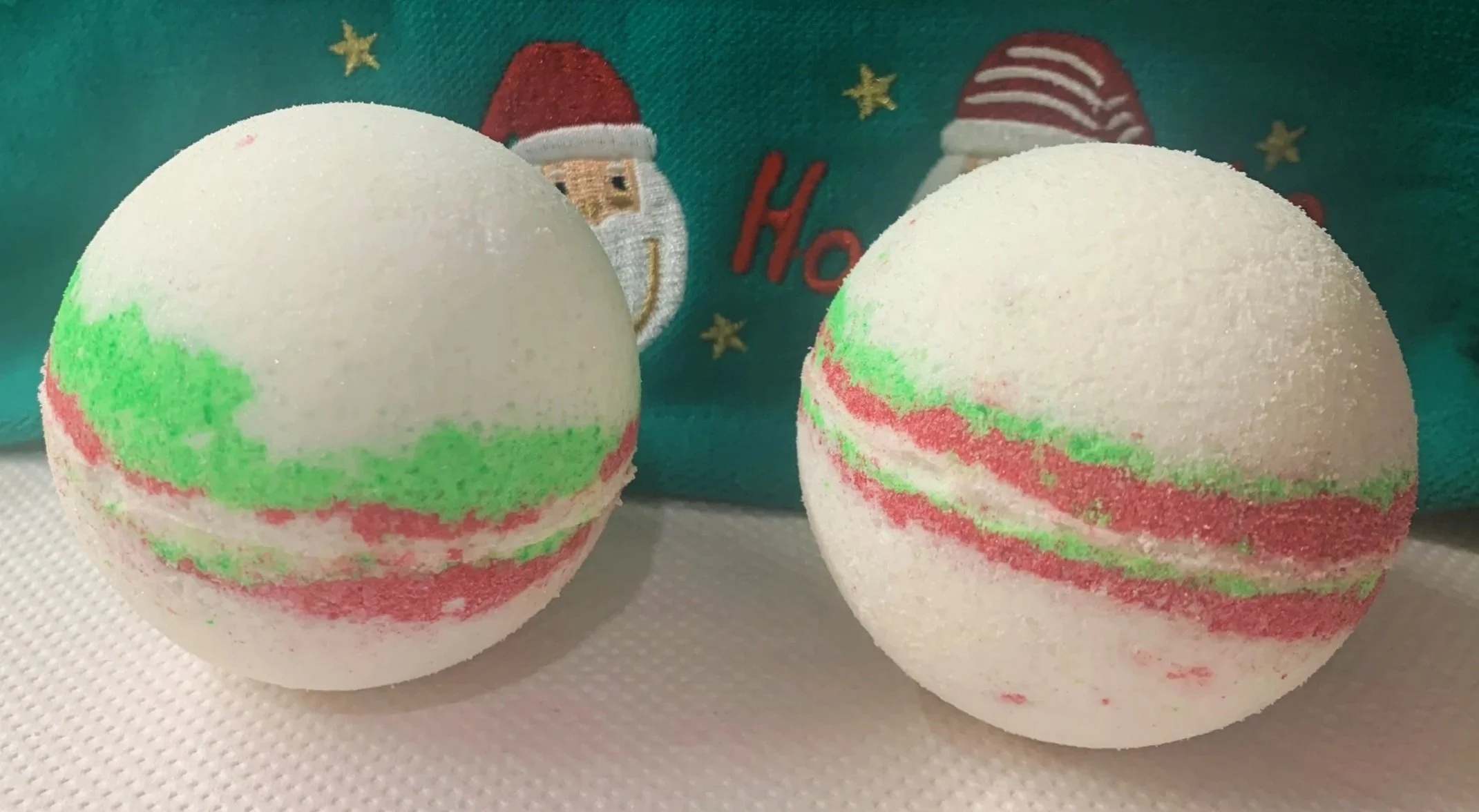 christmas+bath+bomb1.jpg