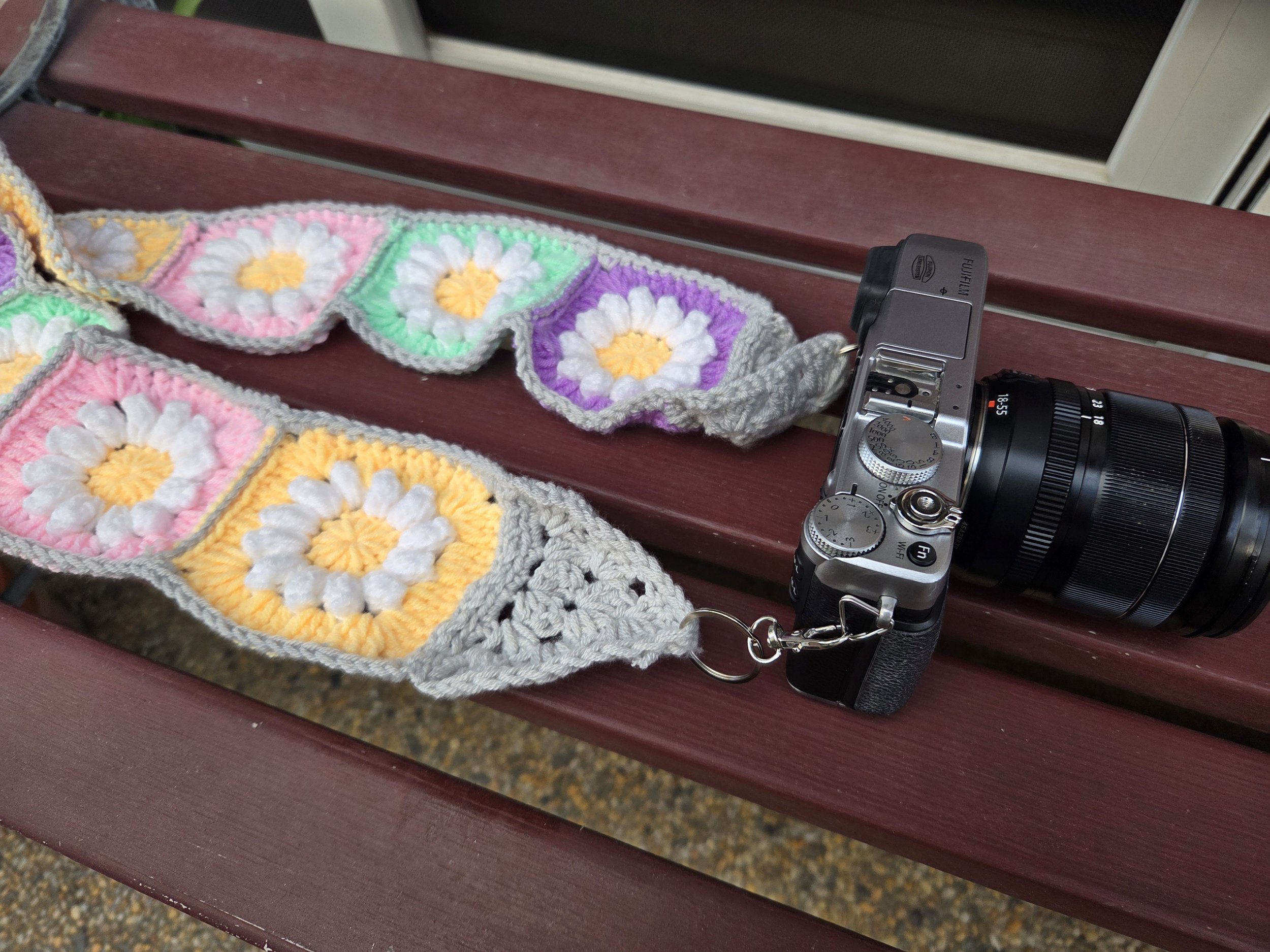 🌱 Minty's 3D Daisy Camera Strap Pattern
