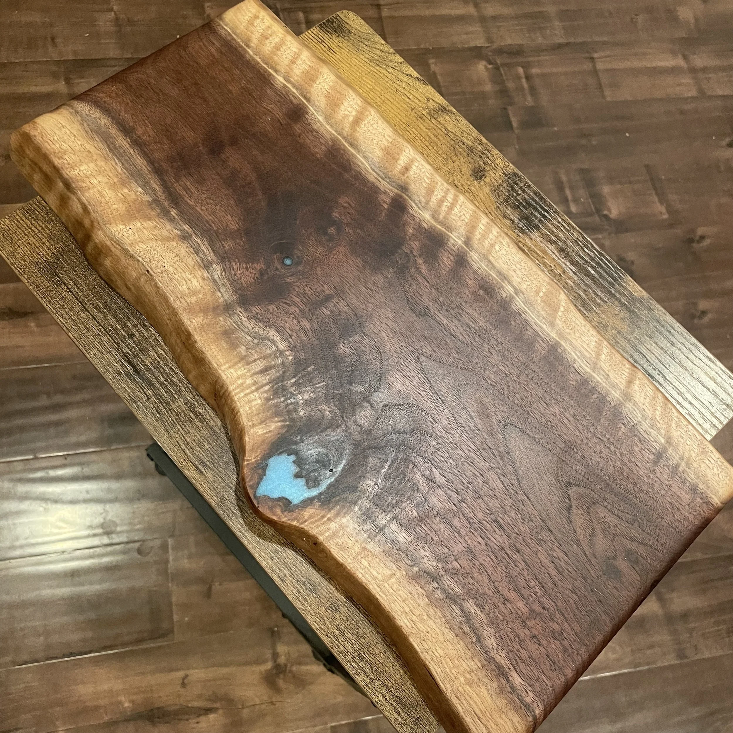 Live Edge Cutting/Serving Board