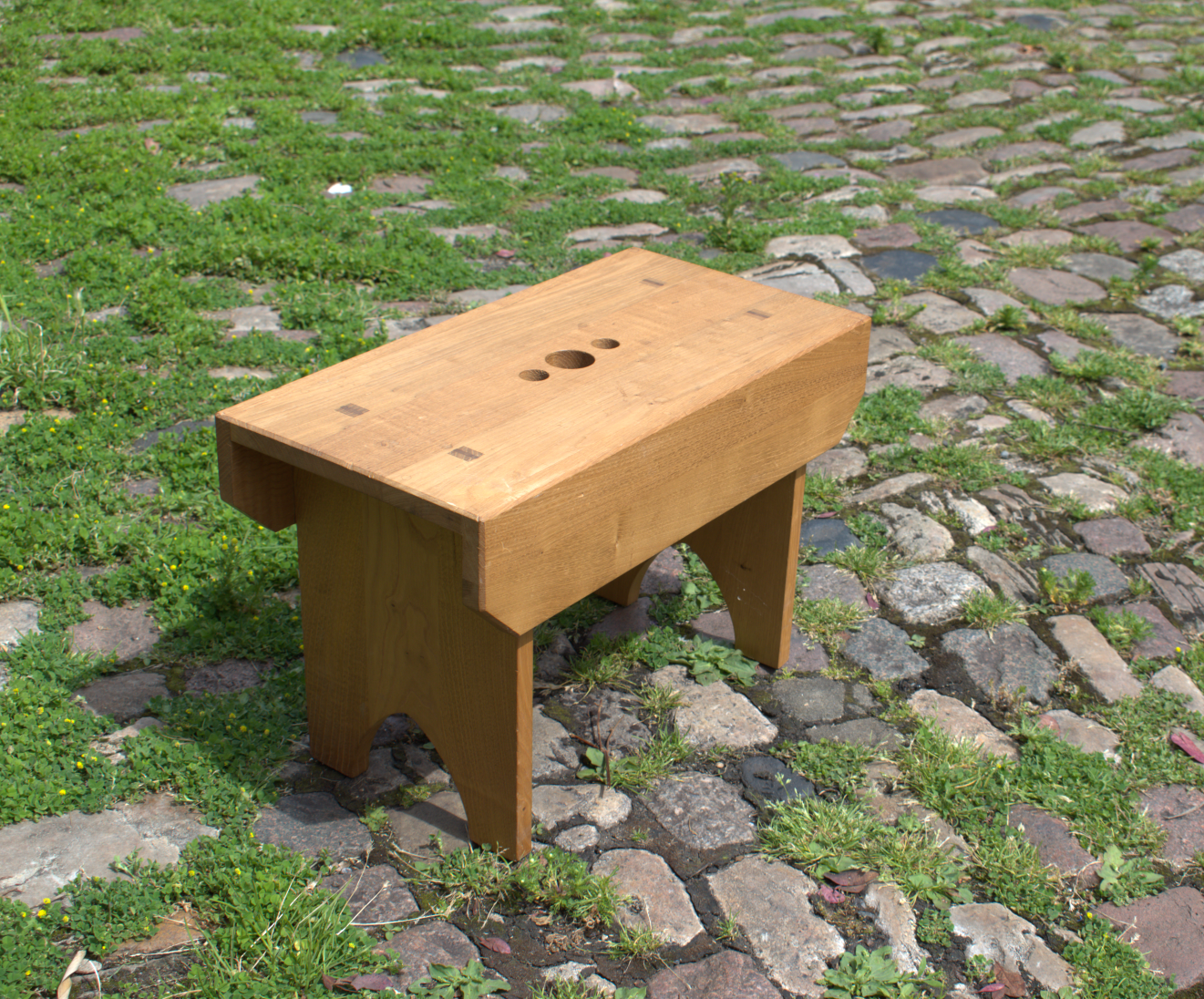 DSC_0464%2Bexample%2Bstool%2Boutside%2Blandscape.png