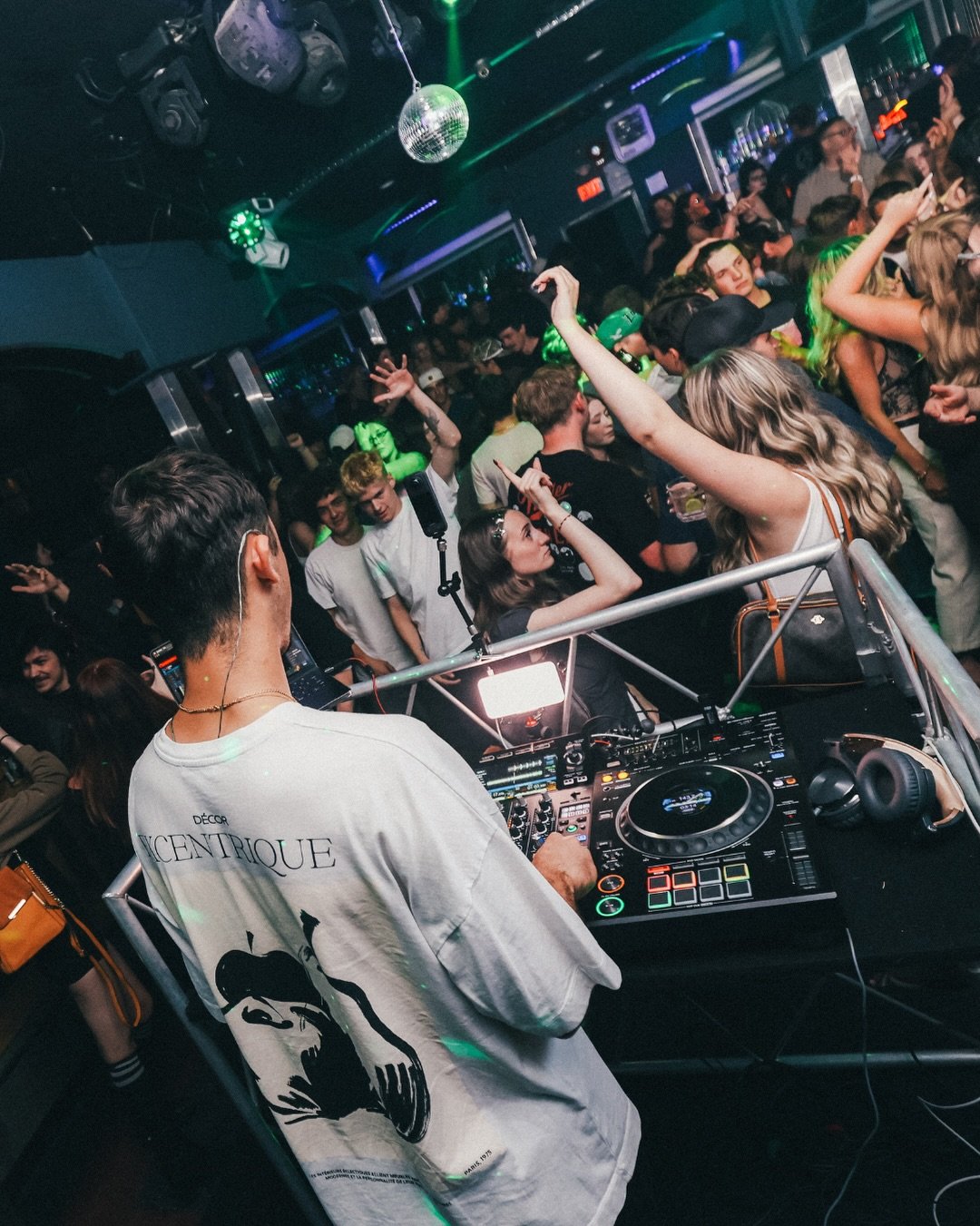 Get Closer Thursdays ⚛️ 

Nanaimo&rsquo;s night for dance music and house music lovers, built around the idea of connection and keeping the energy flowing at 360 degrees 🔁

Featuring @officialastro_p on the beats and live percussion with rotating sp