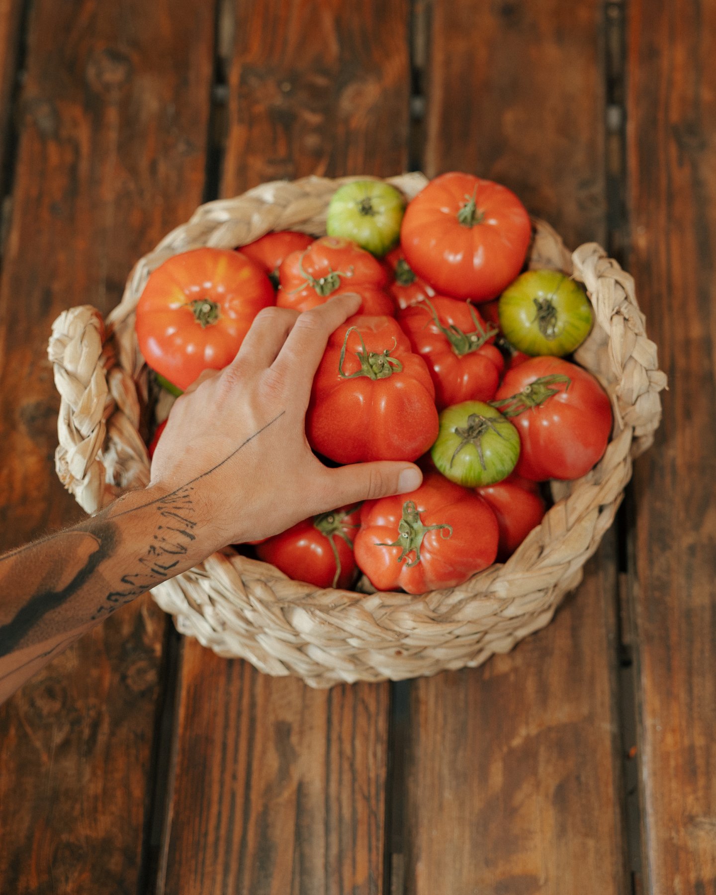 Tom&agrave;quets de l'hort, per a la nostra amanida 🍅

#92restaurant #costabrava #km0 #productelocal #tom&agrave;quetsdelhort