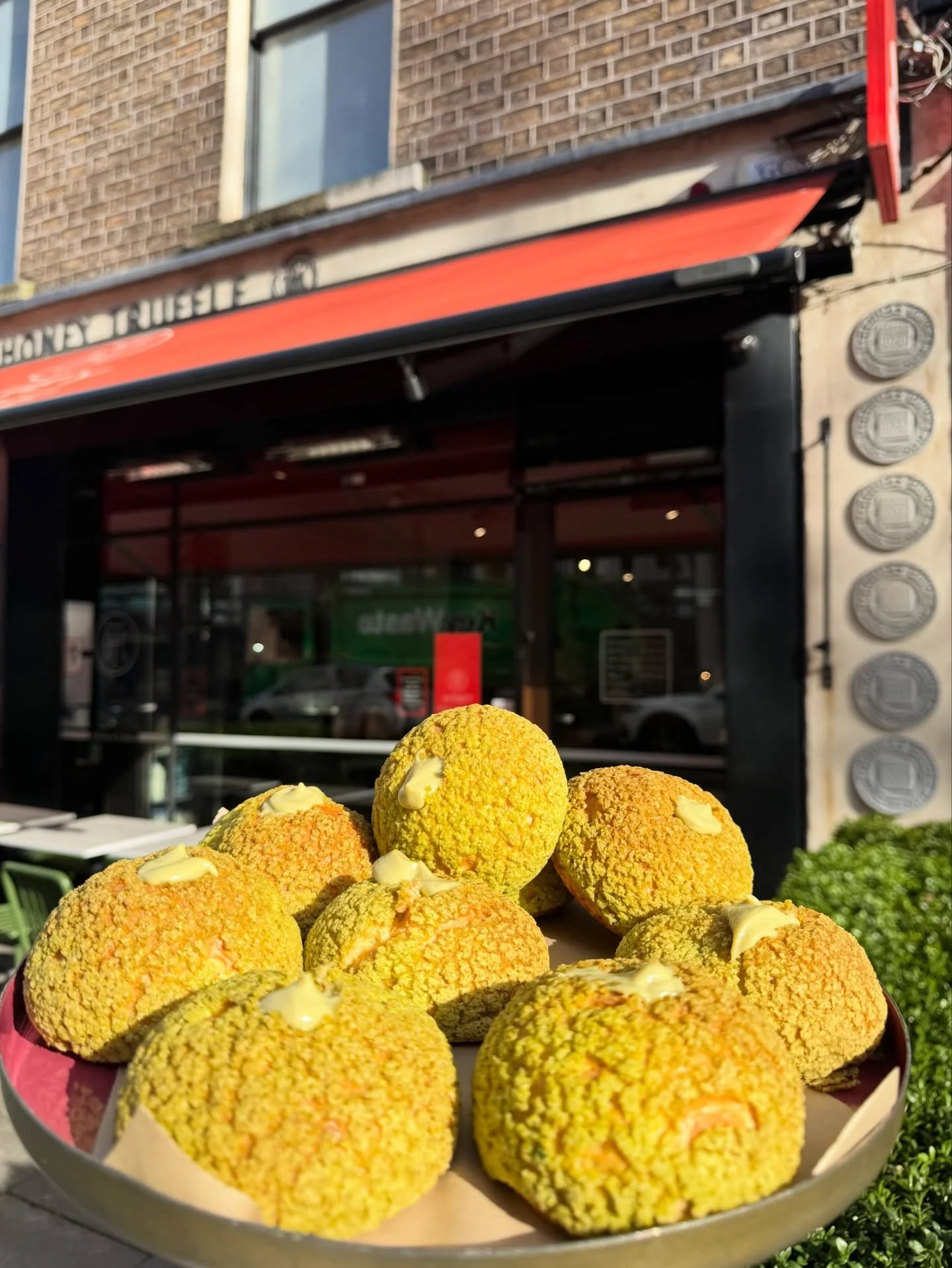 Happy St.Patricks Day ☘️ The sun is shining and the counter is full with St.Patrick&rsquo;s Day treats! Open 8:30am - 4pm 🧡#HoneyTruffleKitchen #StPatricksDay