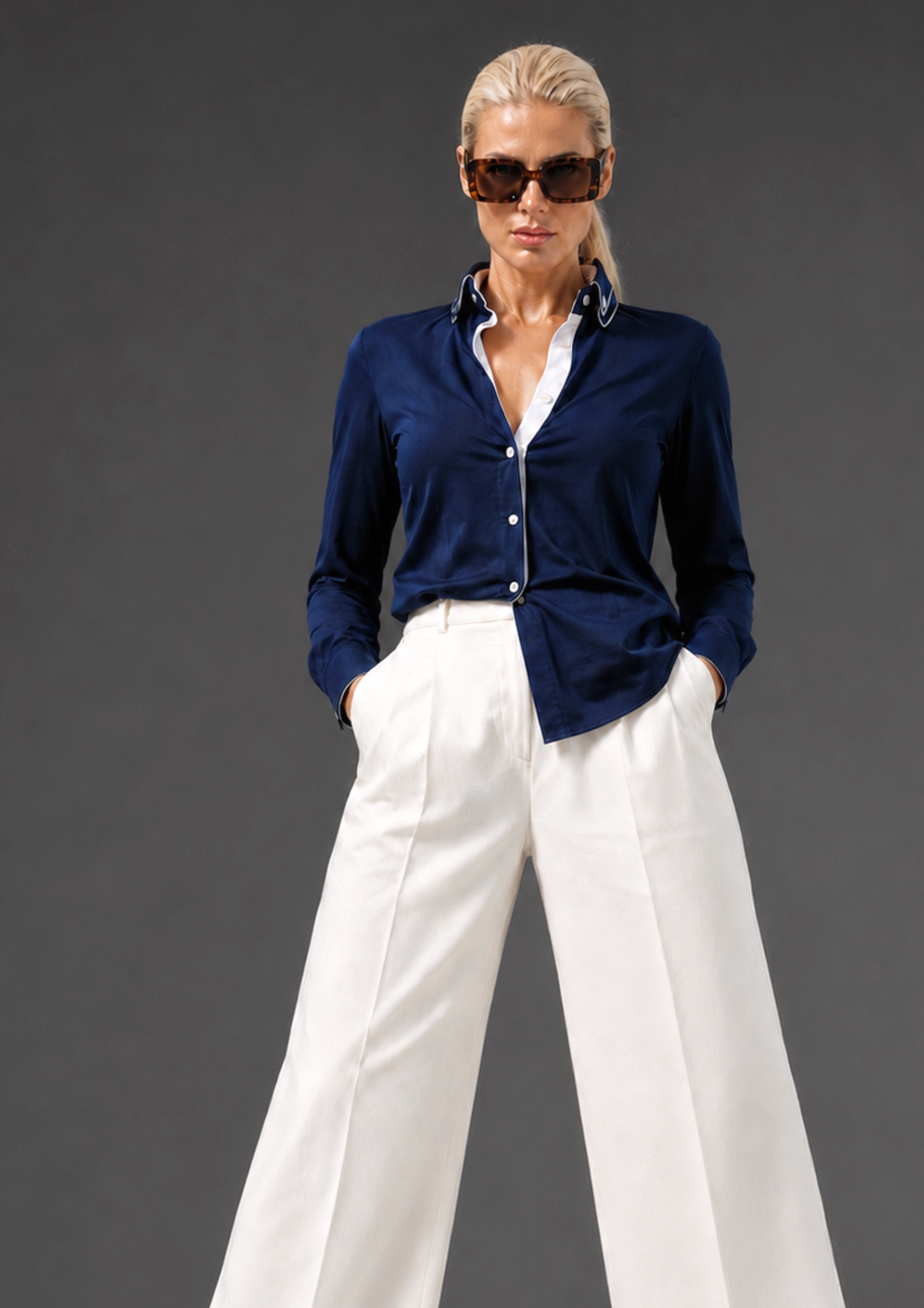 Camisa slim fit  azul marino con doble cuello y tapeta en contraste