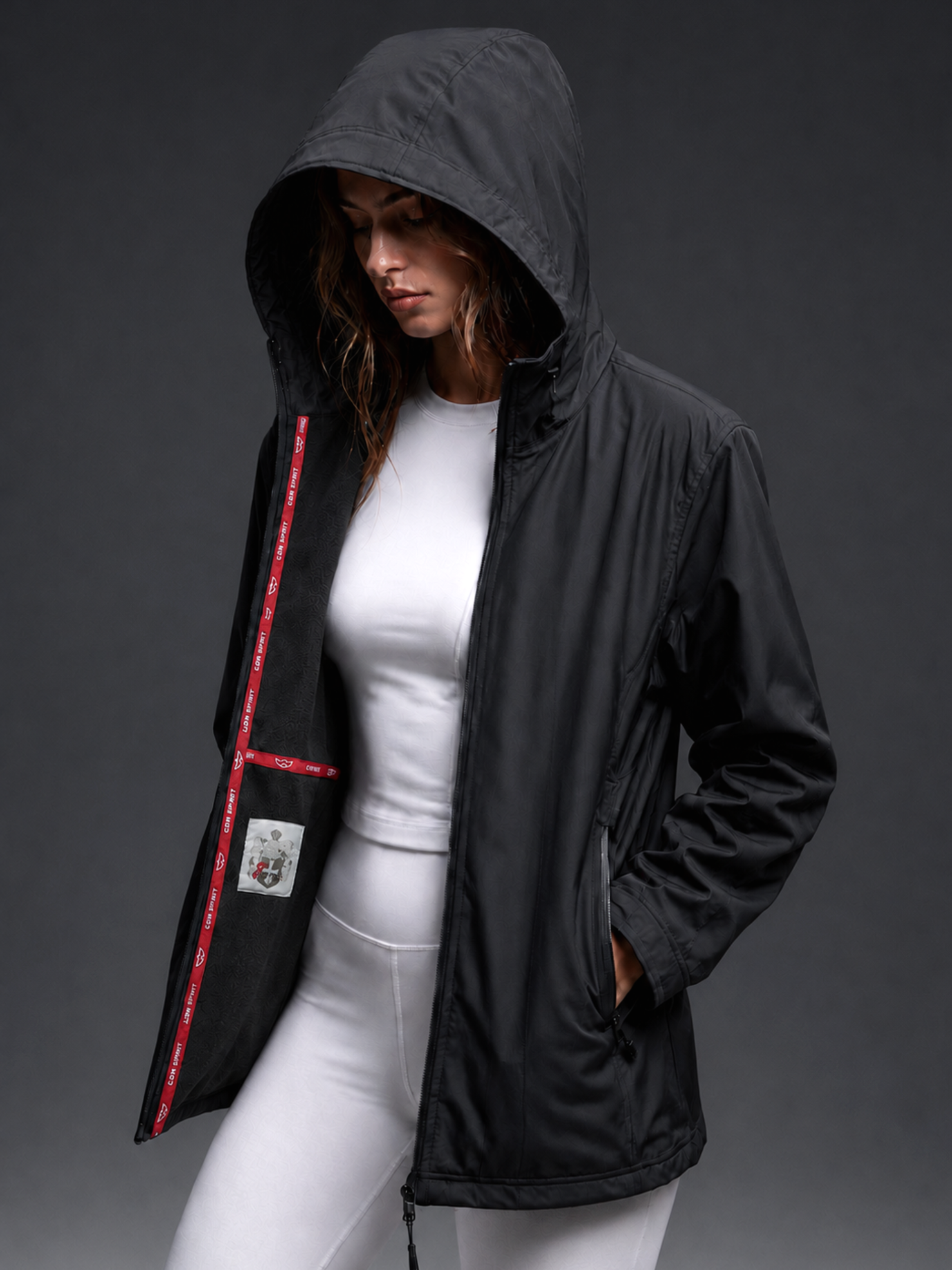 Gabardina técnica con capucha