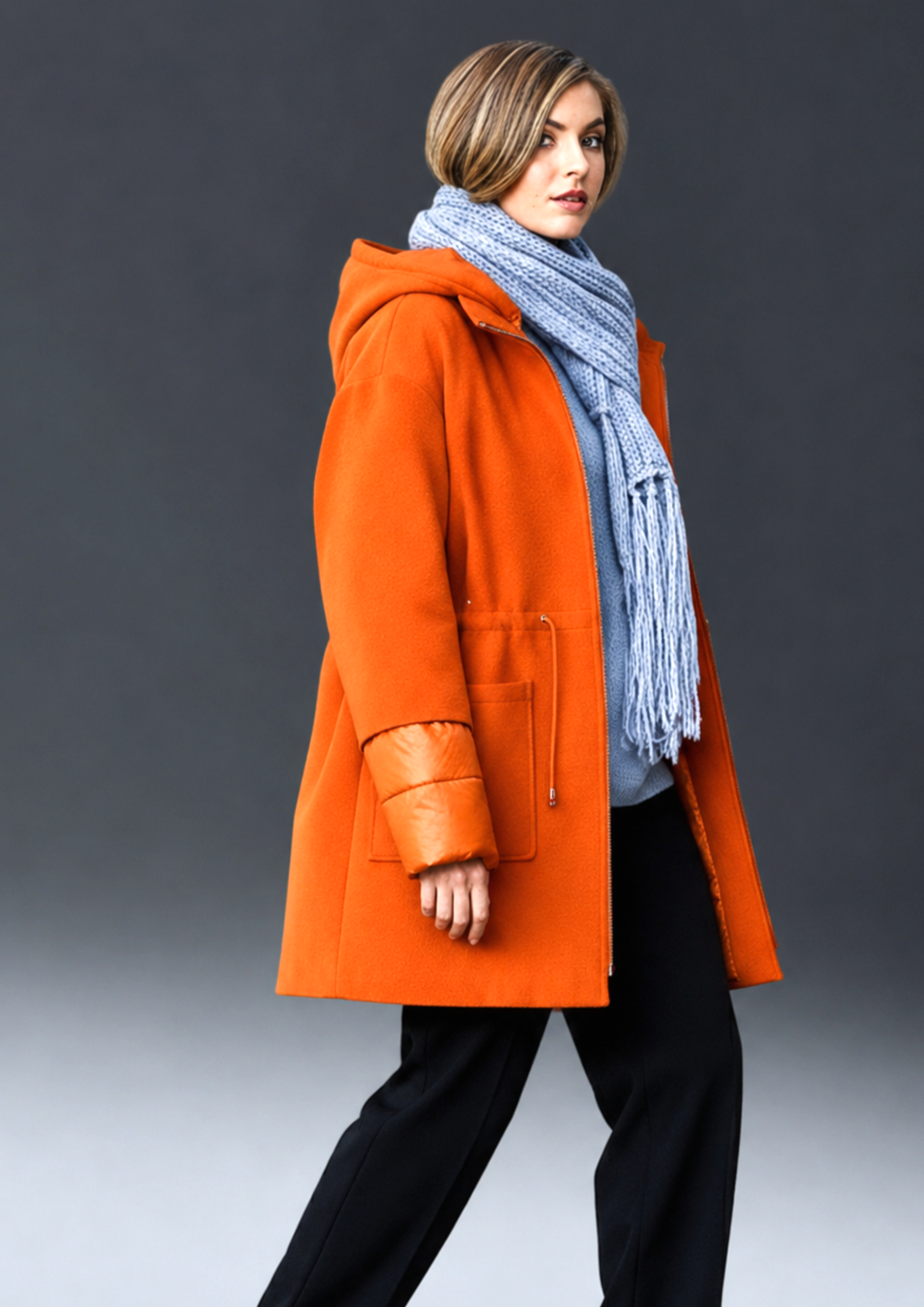 Abrigo con capucha desmontable naranja