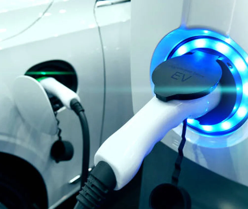 How You Can Charge Your EV for Free with Solar Energy