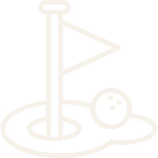 Symbol eines Golflochs mit Fahne und Golfball auf einem Golfplatz