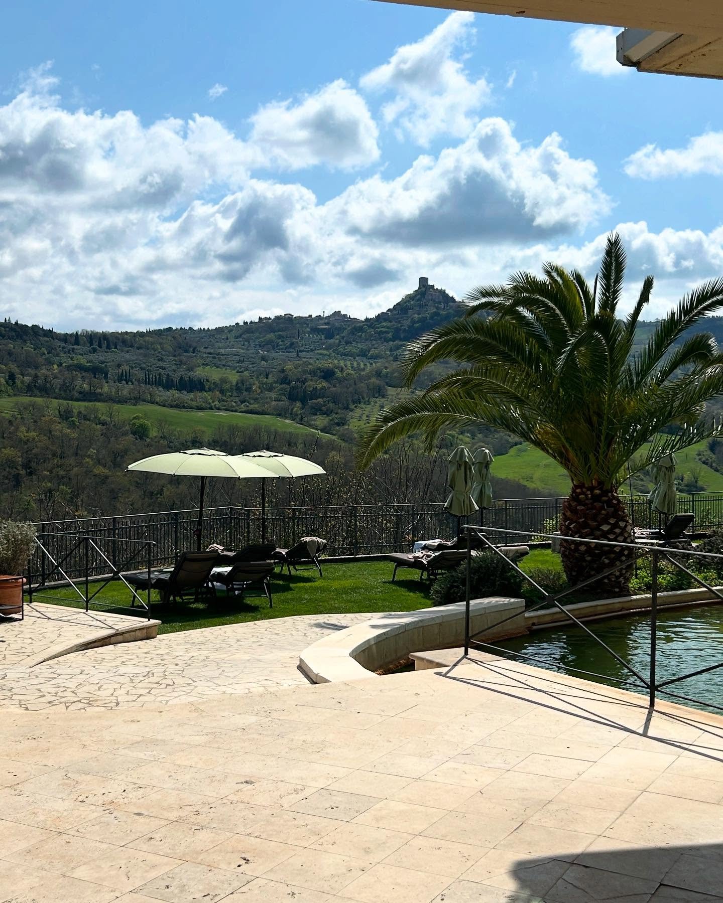 Feeling very lucky to have penned this story for @travelcurator about one of the most soul-soothing experiences I&rsquo;ve ever had&hellip; soaking in the ancient thermal waters of Bagno Vignoni. This peek into Tuscany&rsquo;s quiet, healing side was