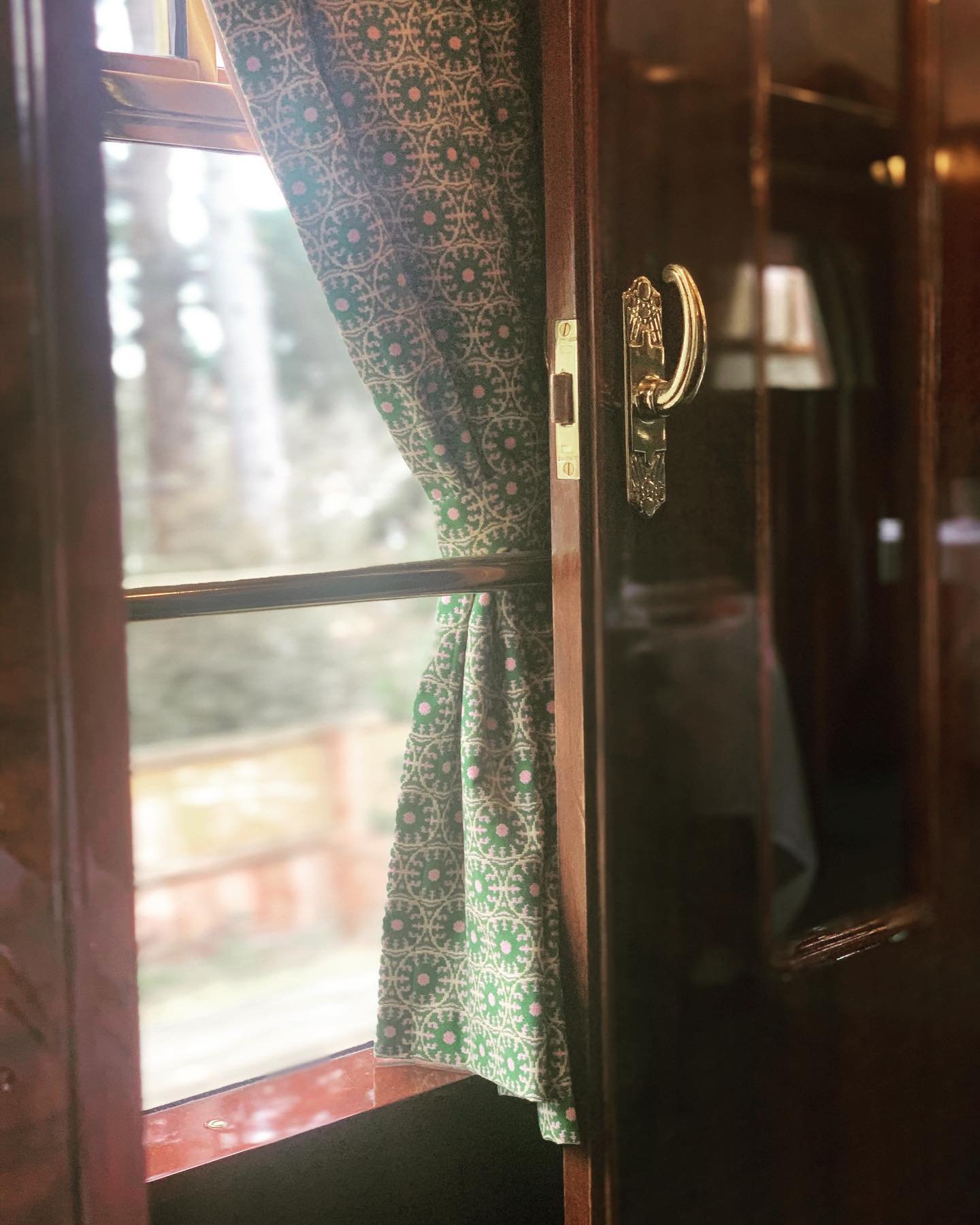 It was a whodunnit kinda day on board the #wesanderson -designed @belmondbritishpullman ✨🧐