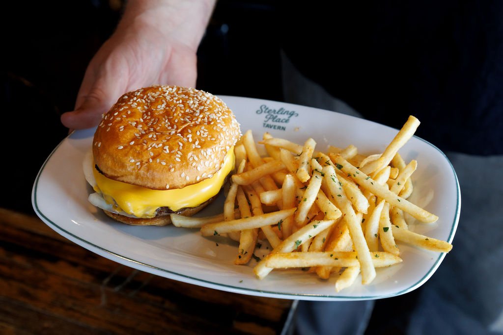TheSterlingPlaceTavernbuffalocheeseburger.jpg